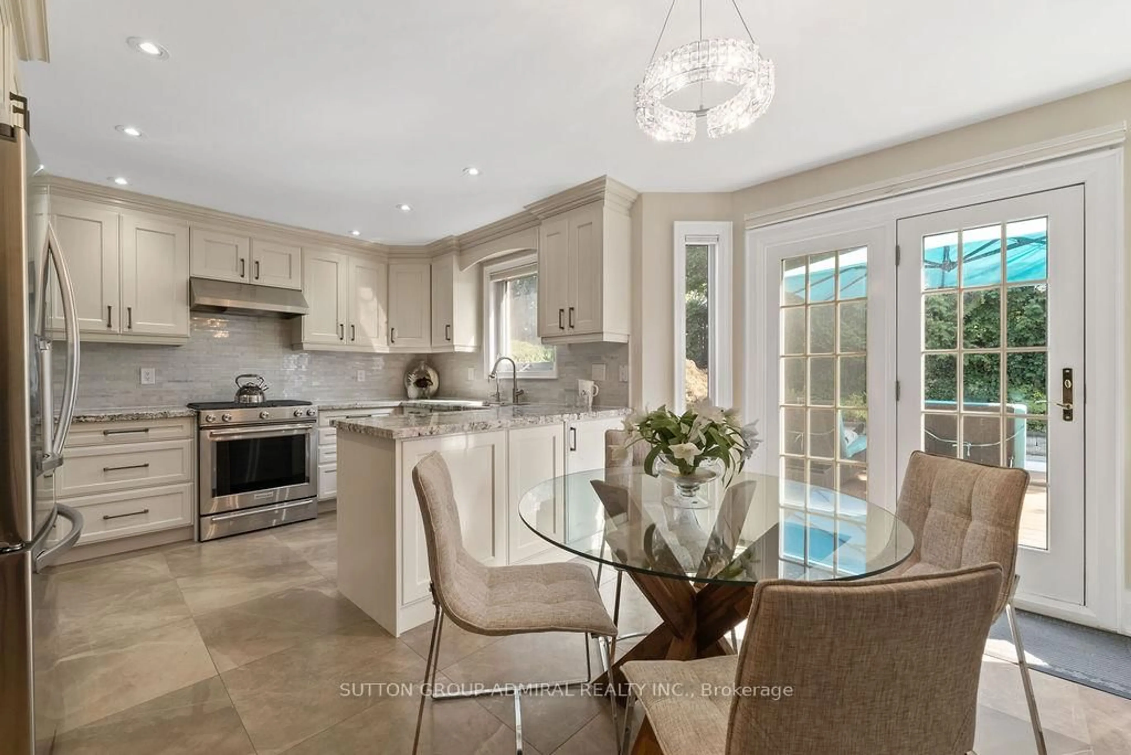 Open concept kitchen, ceramic/tile floor for 40 Joshua Crt, Vaughan Ontario L4J 8B6