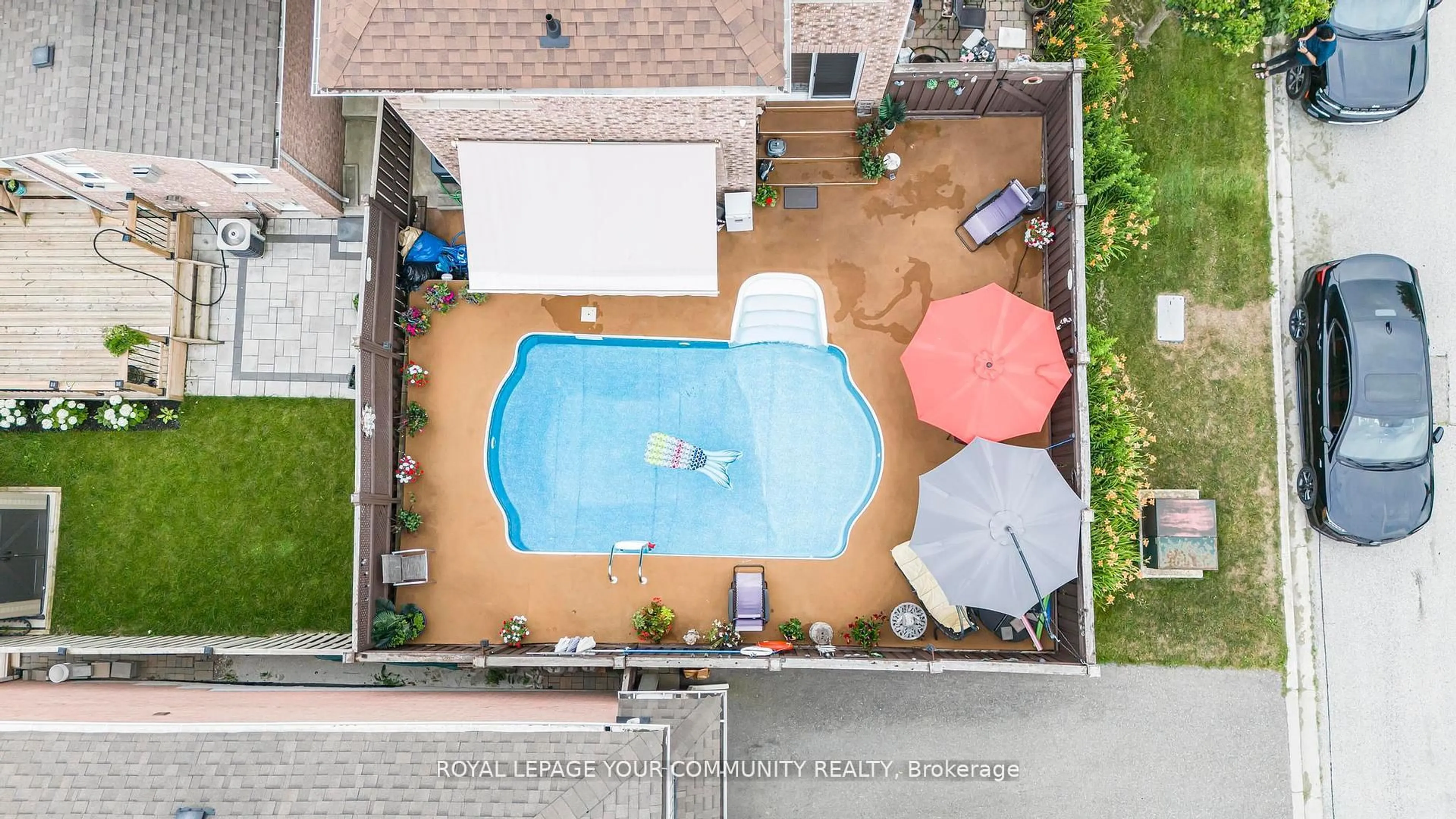 A pic from outside/outdoor area/front of a property/back of a property/a pic from drone, street for 68 Goyo Gate, Vaughan Ontario L6A 3T3