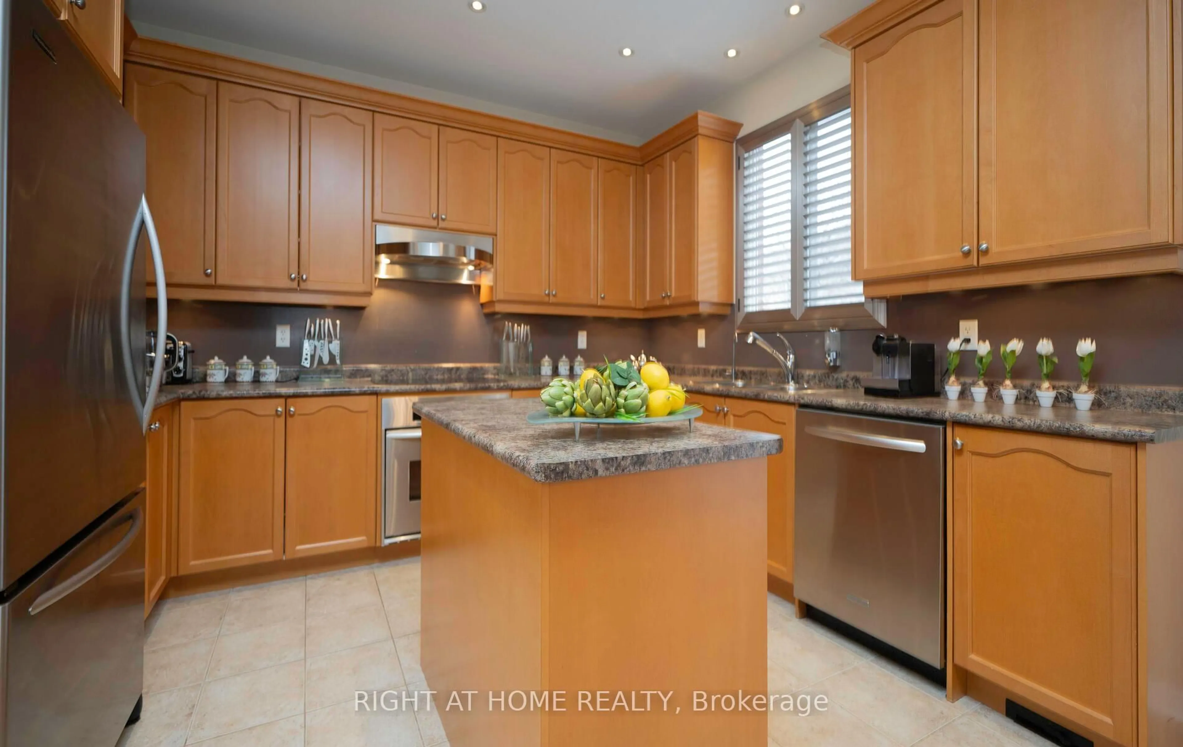 Contemporary kitchen, ceramic/tile floor for 84 Verdi Rd, Richmond Hill Ontario L4E 4P6