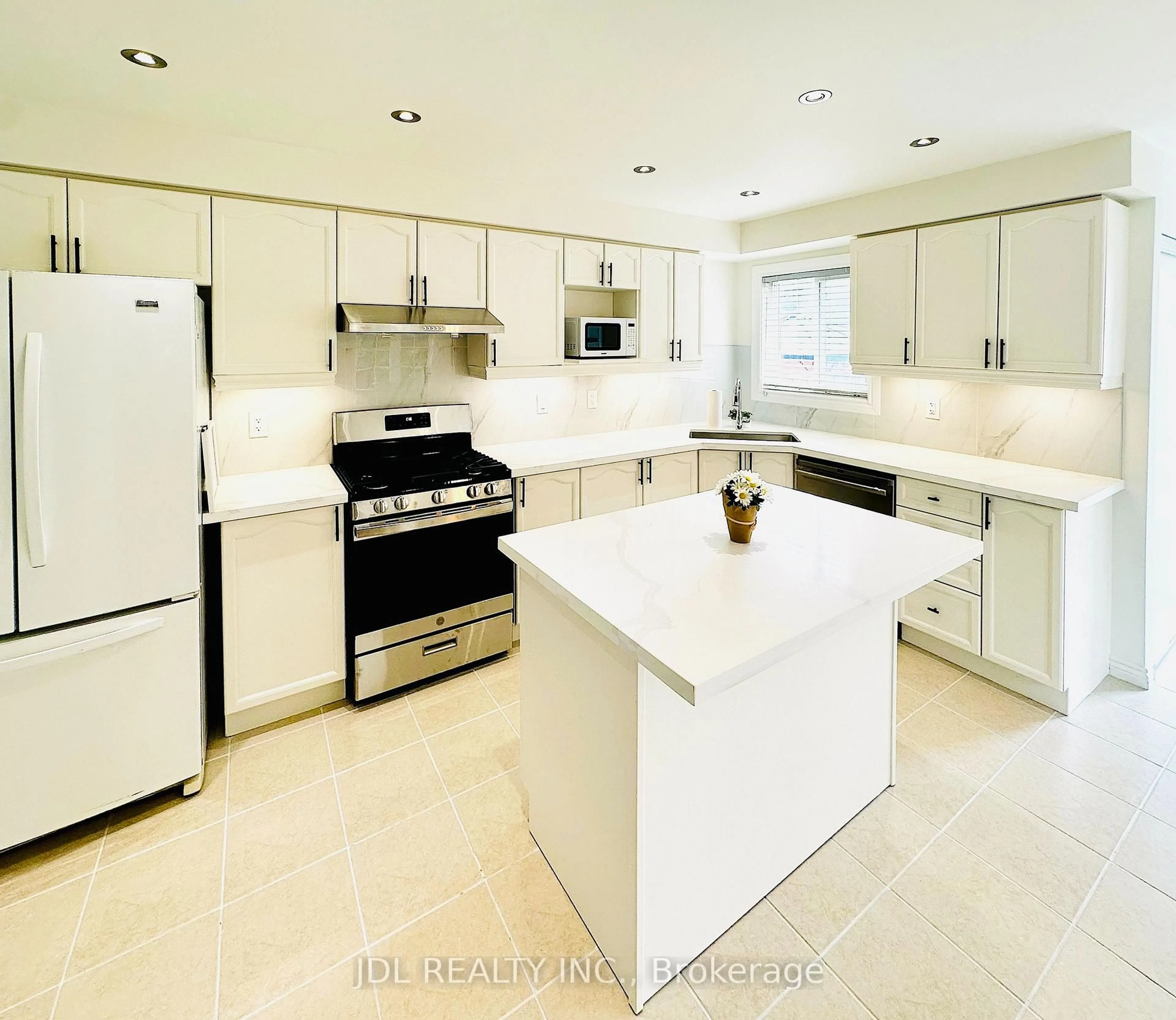 Unknown for 124 Gas Lamp Lane, Markham Ontario L6B 0H8