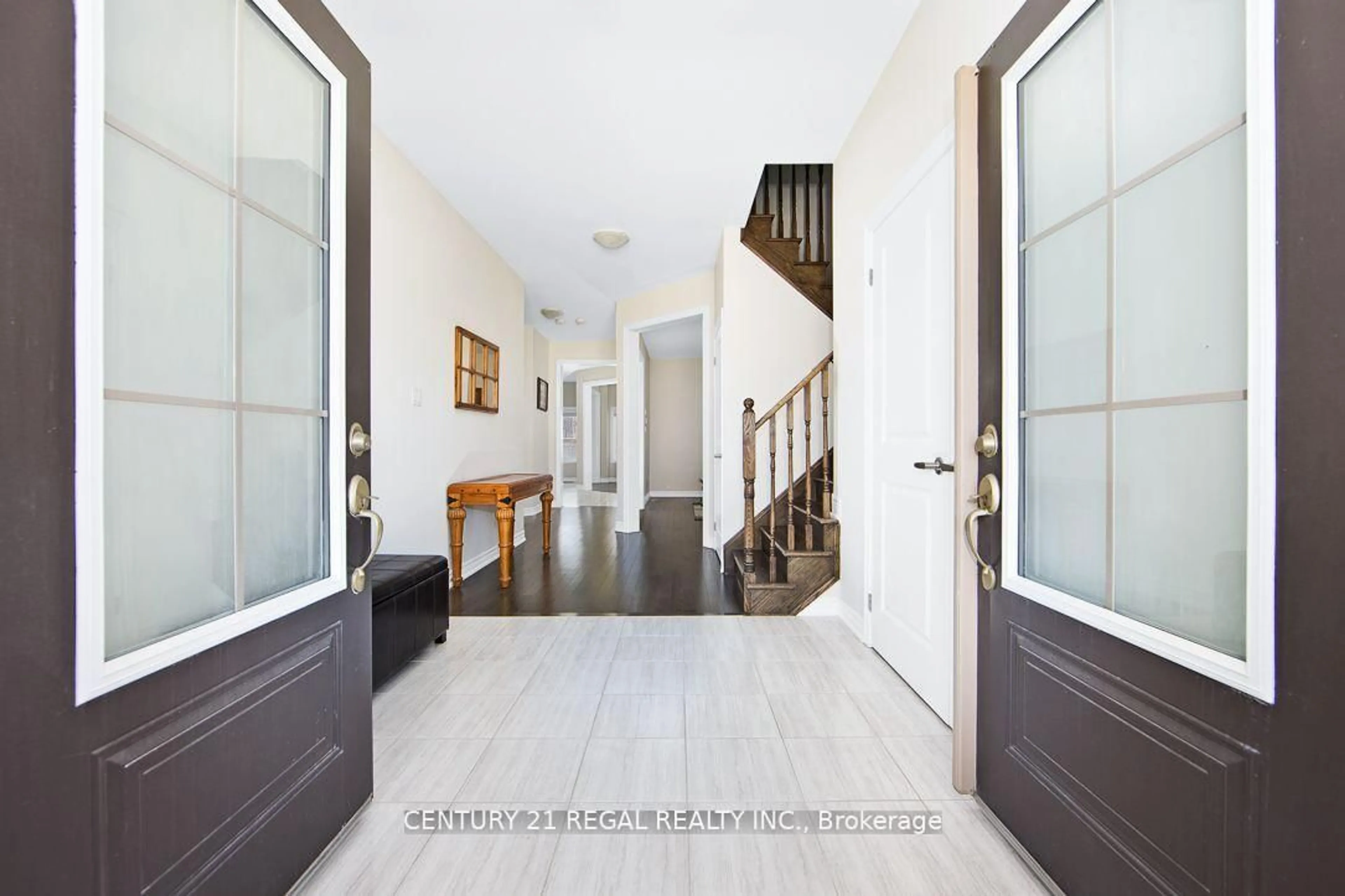 Indoor foyer for 968 Wickham Rd, Innisfil Ontario L9S 0N5