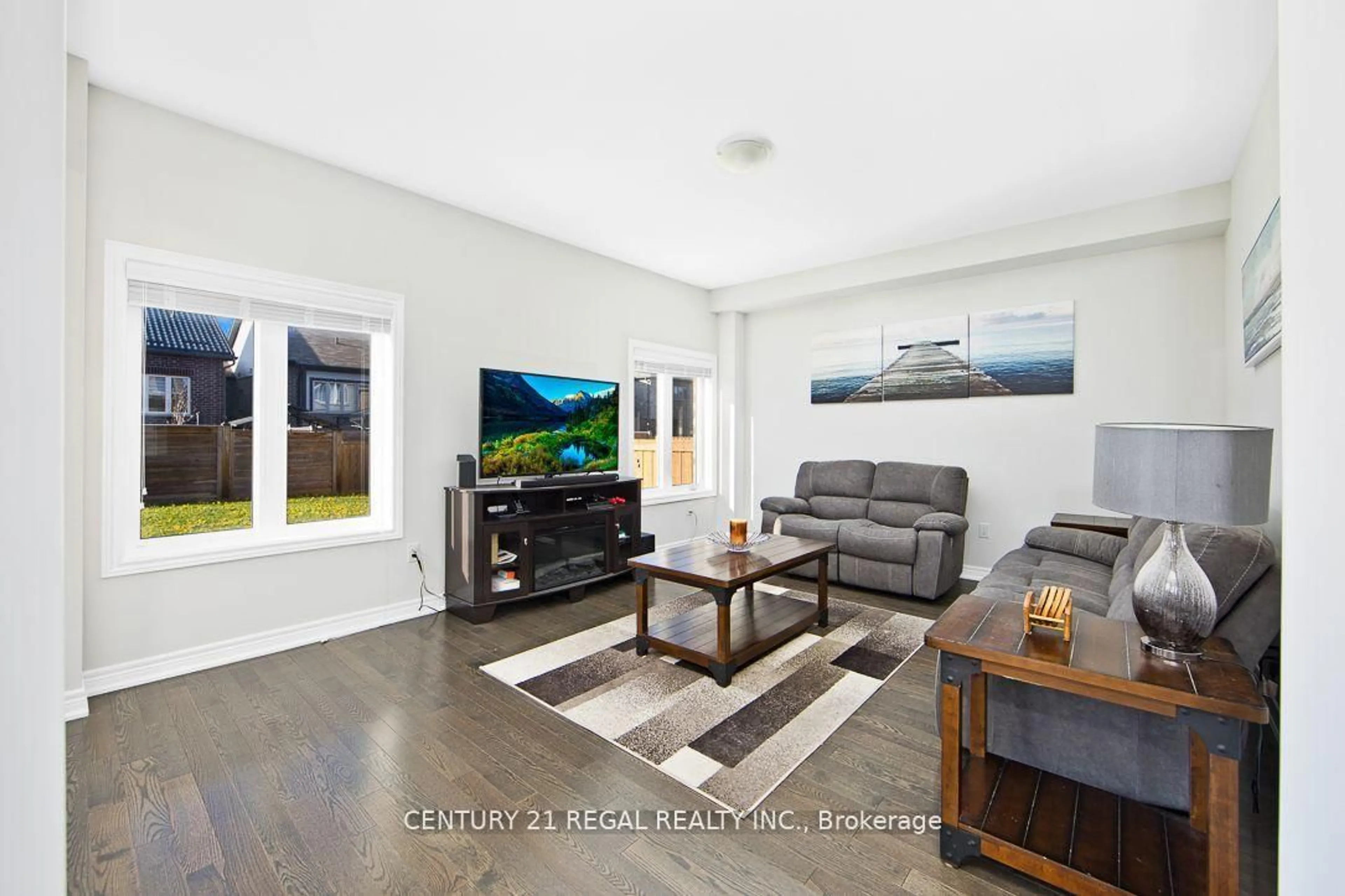Living room with furniture, unknown for 968 Wickham Rd, Innisfil Ontario L9S 0N5