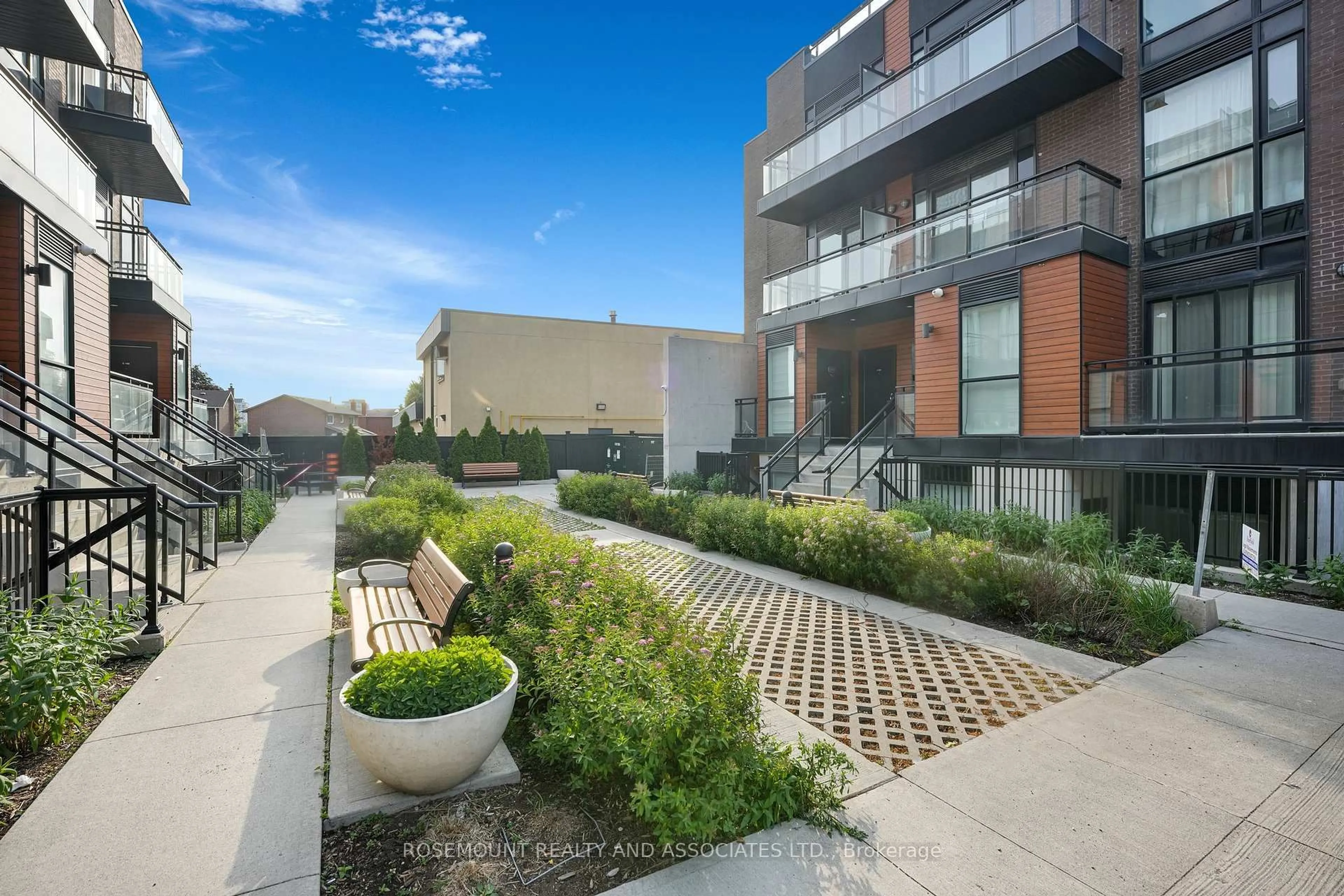 Patio, street for 5299 Highway 07 Rd #c402, Vaughan Ontario L4L 0J1
