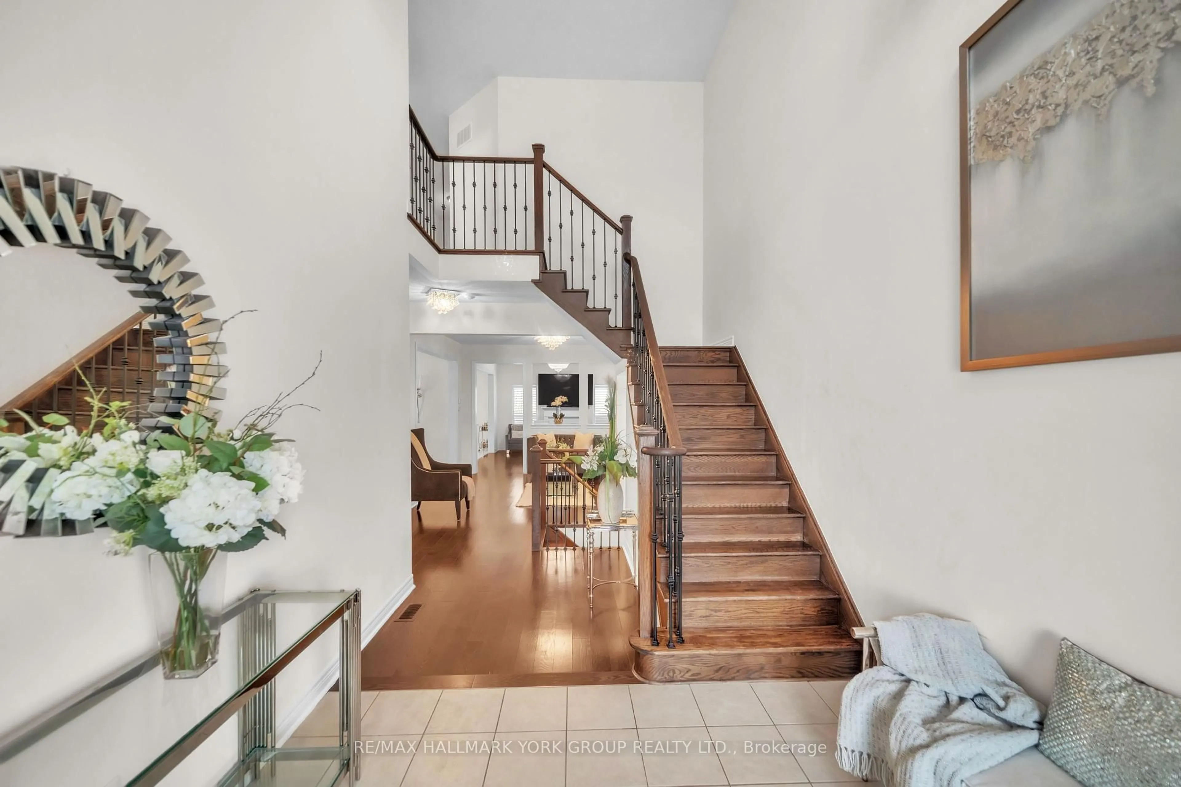 Indoor entryway for 133 Long St, Bradford West Gwillimbury Ontario L3Z 0S5