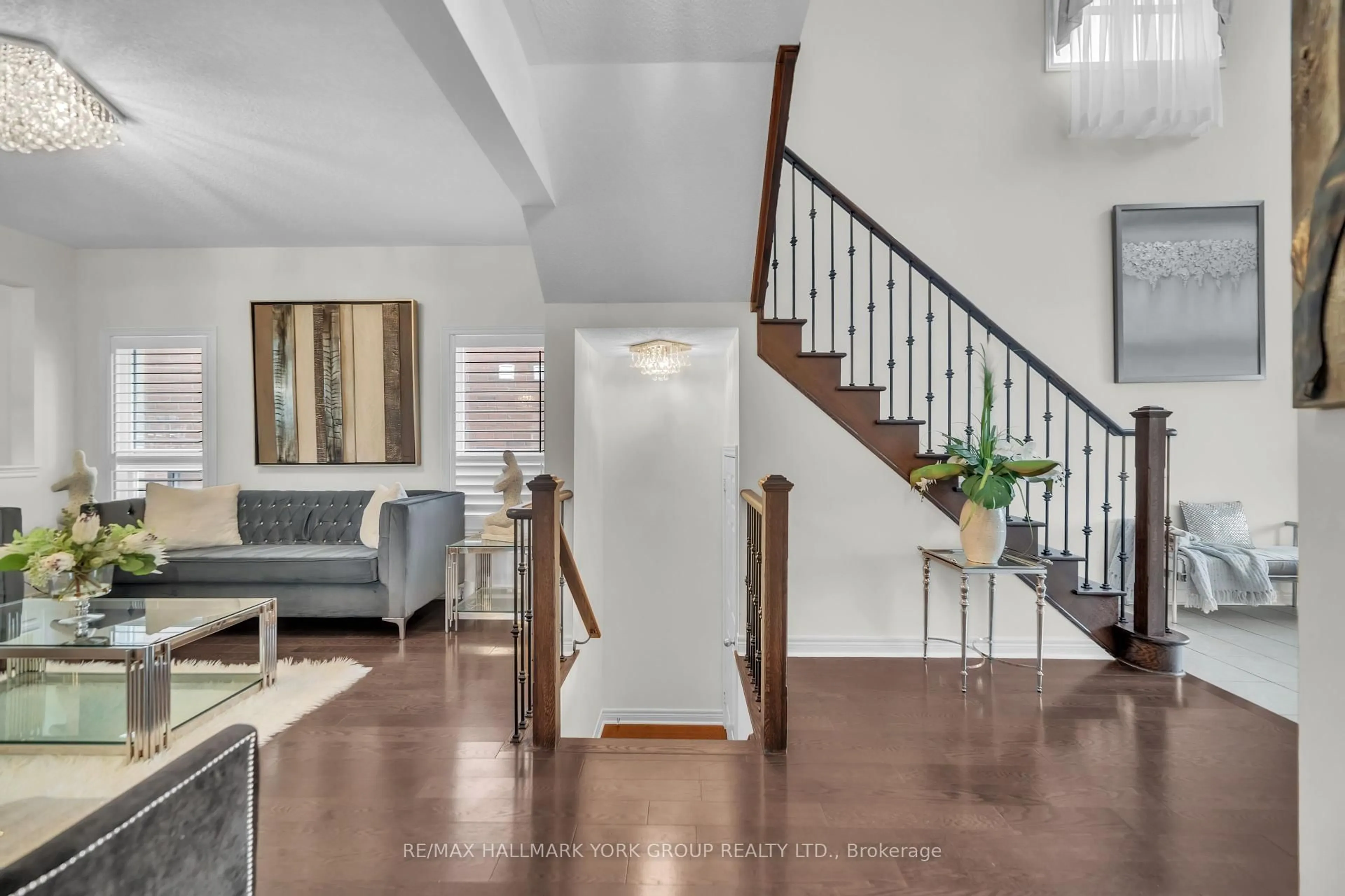 Indoor entryway for 133 Long St, Bradford West Gwillimbury Ontario L3Z 0S5