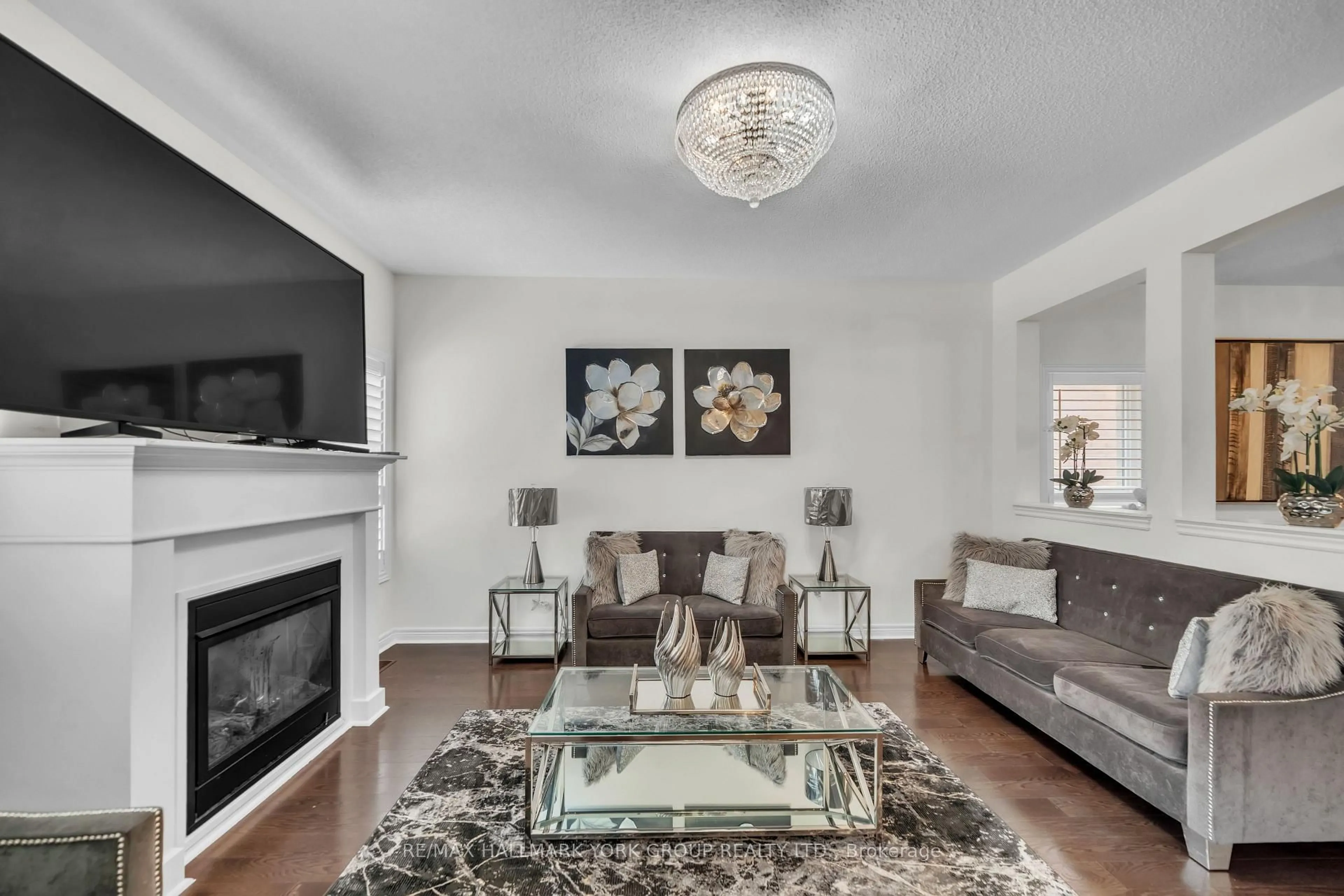 Living room with furniture, unknown for 133 Long St, Bradford West Gwillimbury Ontario L3Z 0S5