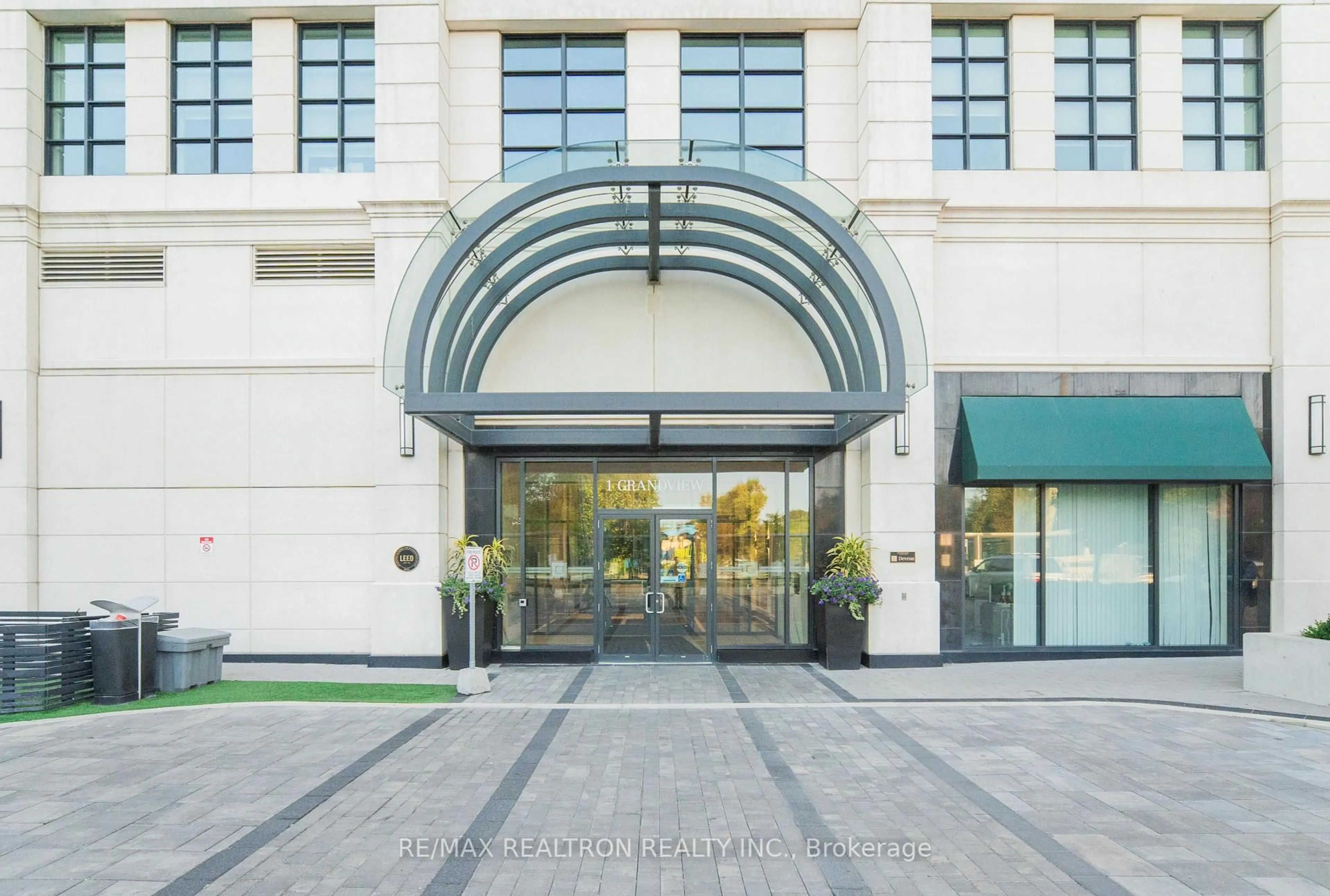 Indoor foyer for 1 Grandview Ave #2105, Markham Ontario L3T 0G7