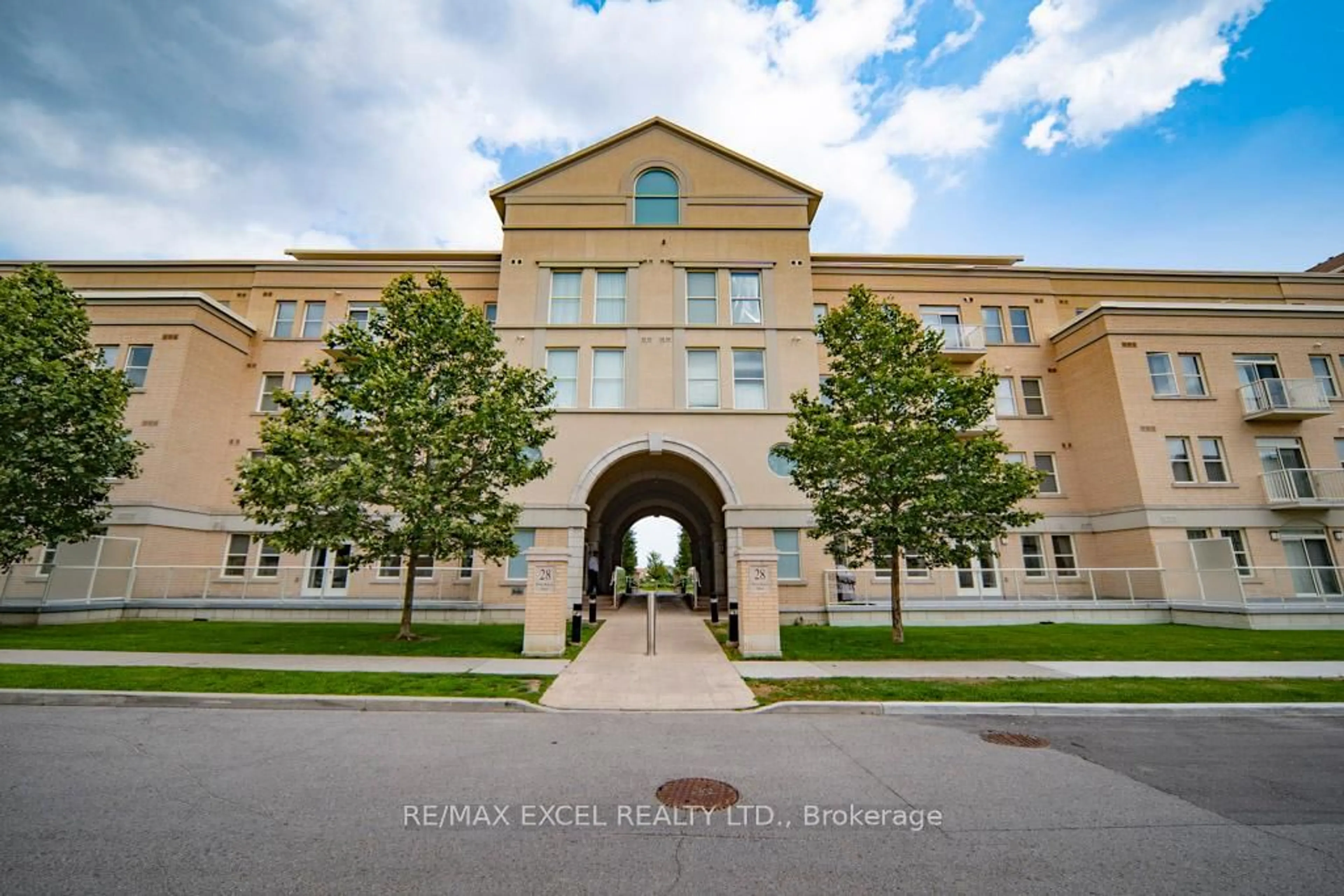 Indoor foyer for 28 Prince Regent St #244, Markham Ontario L6C 0V5
