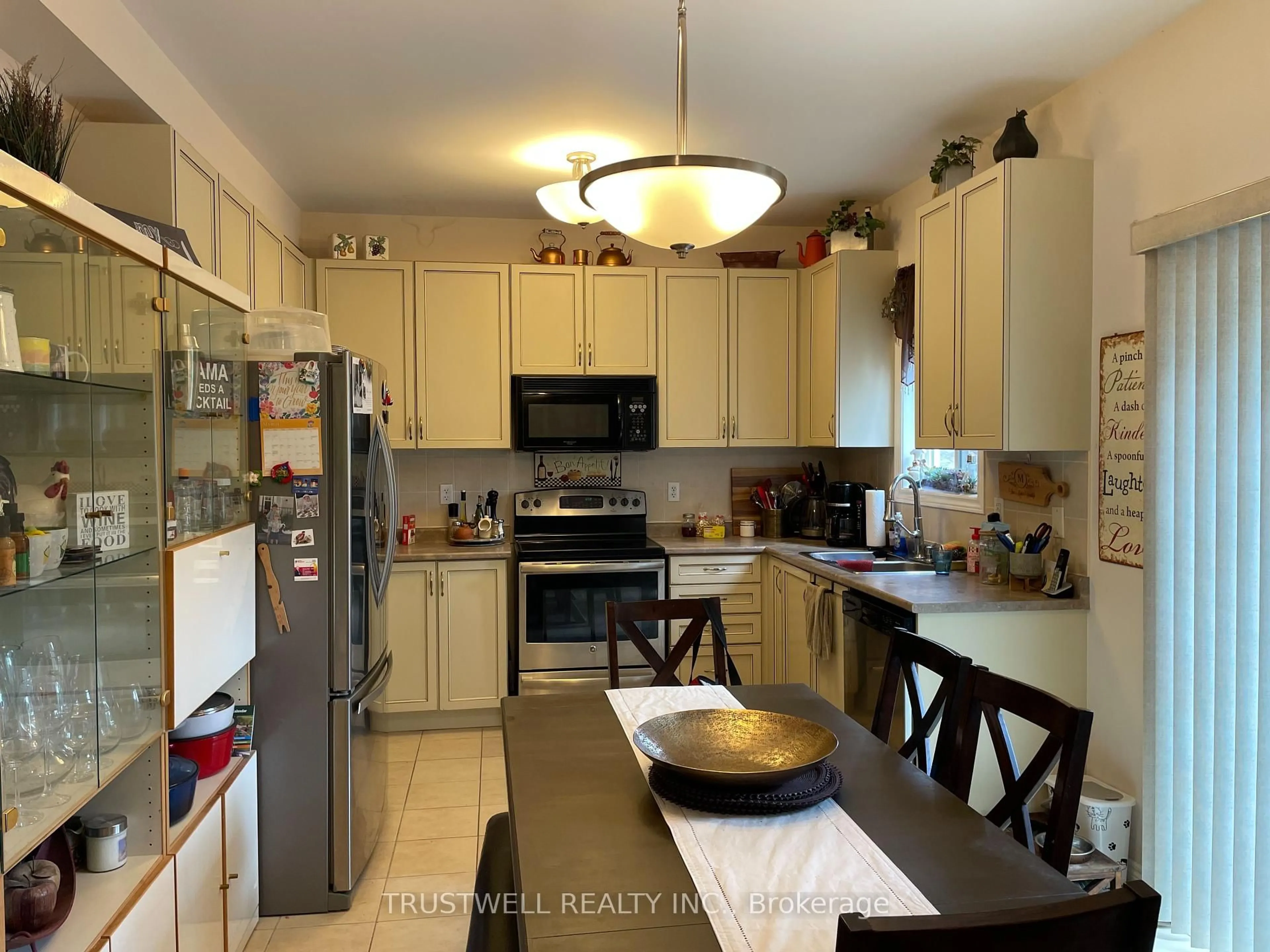Open concept kitchen, unknown for 19 Balliol Ave, Richmond Hill Ontario L4E 5B3