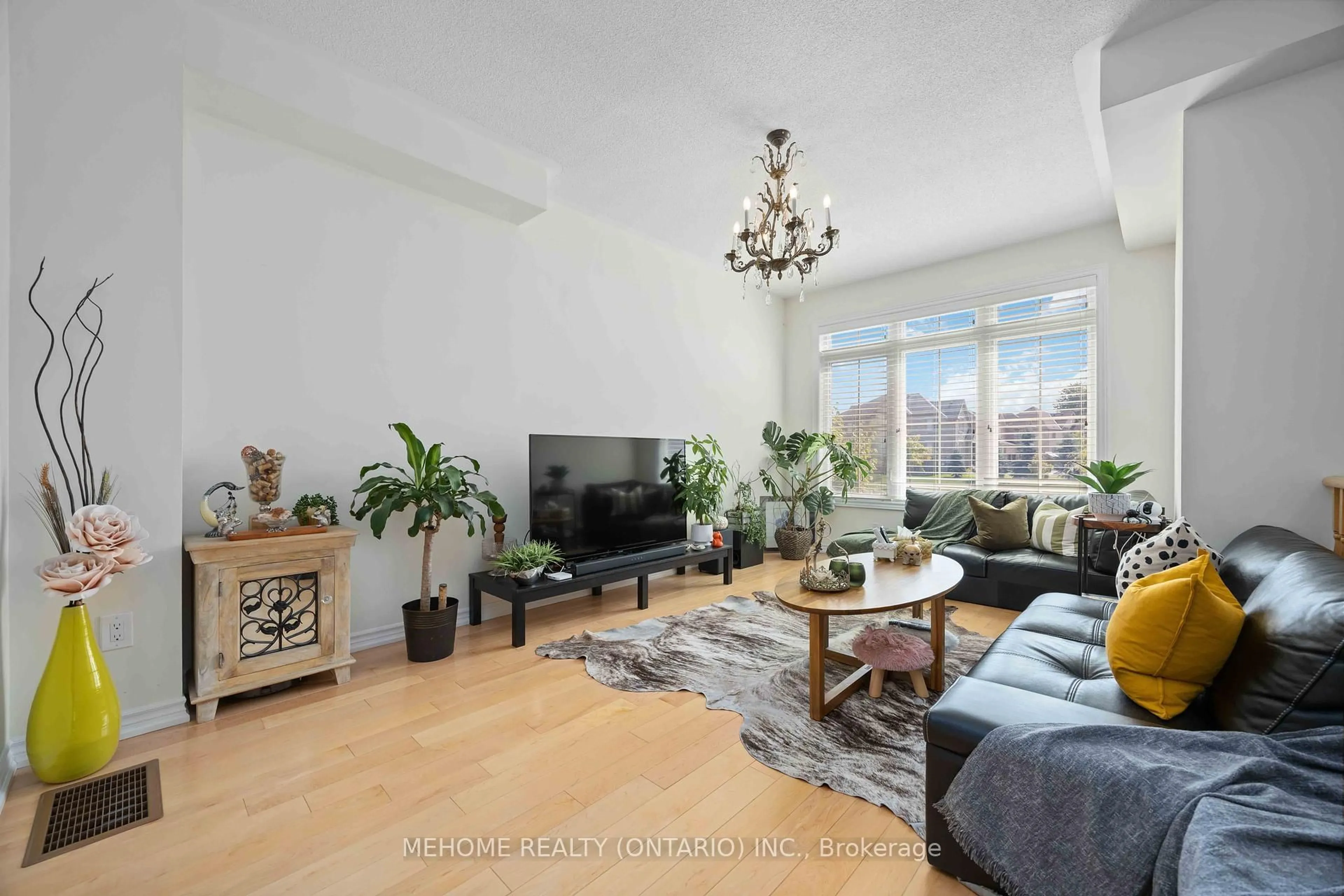Living room with furniture, unknown for 251 Dundas Way, Markham Ontario L6E 0S8