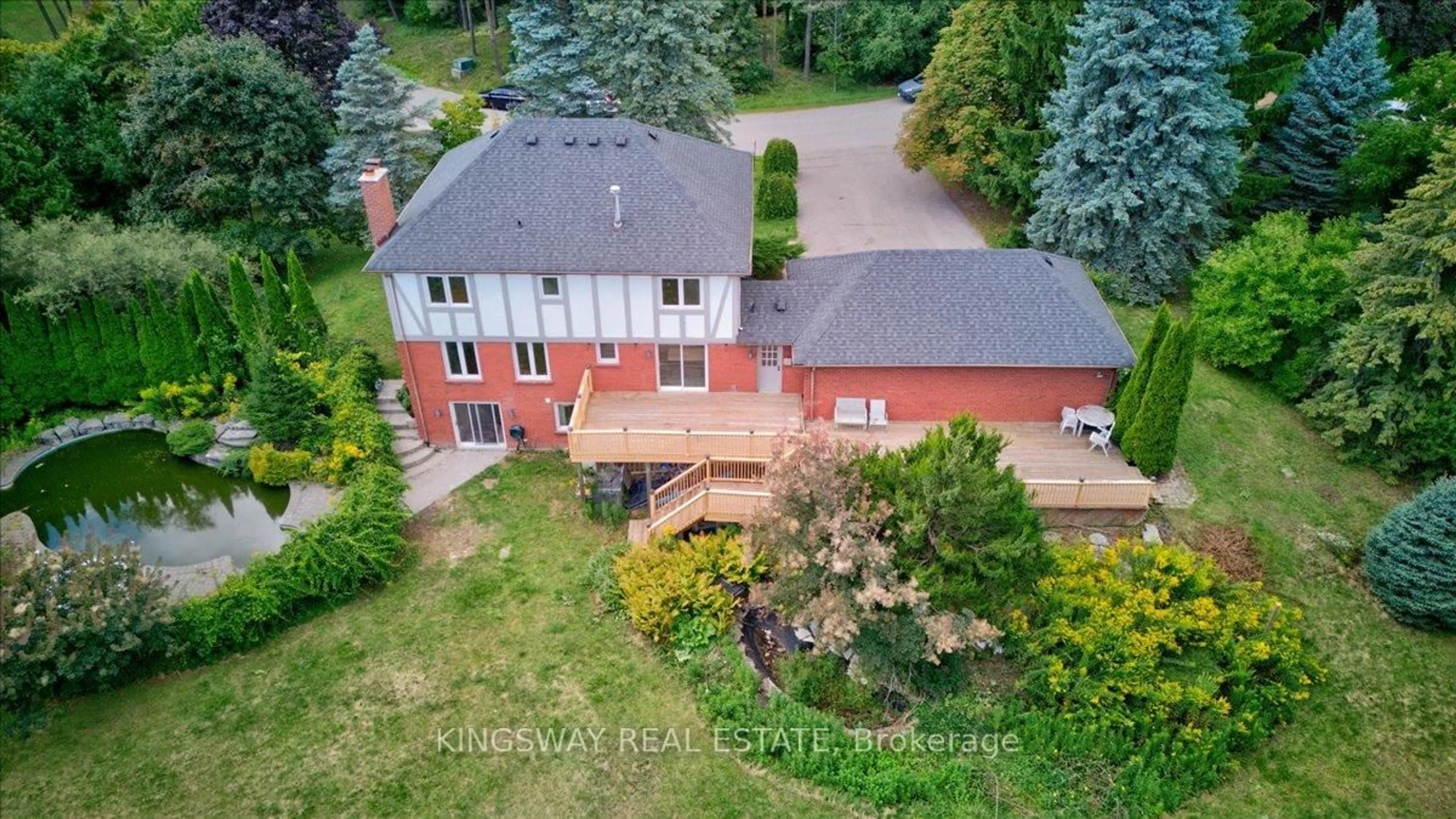 A pic from outside/outdoor area/front of a property/back of a property/a pic from drone, unknown for 26 Cynthia Cres, Richmond Hill Ontario L4E 2P8
