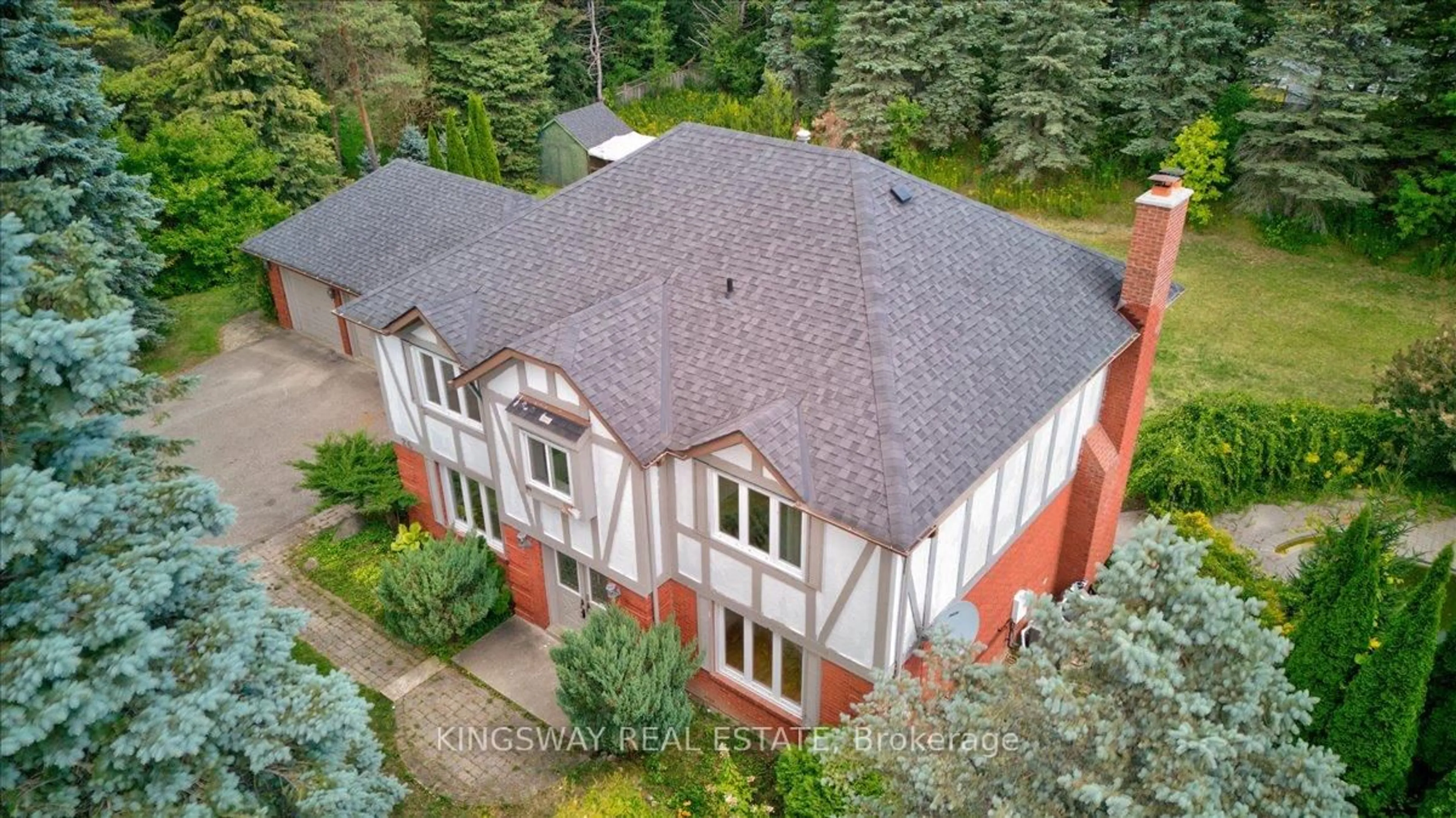 A pic from outside/outdoor area/front of a property/back of a property/a pic from drone, building for 26 Cynthia Cres, Richmond Hill Ontario L4E 2P8