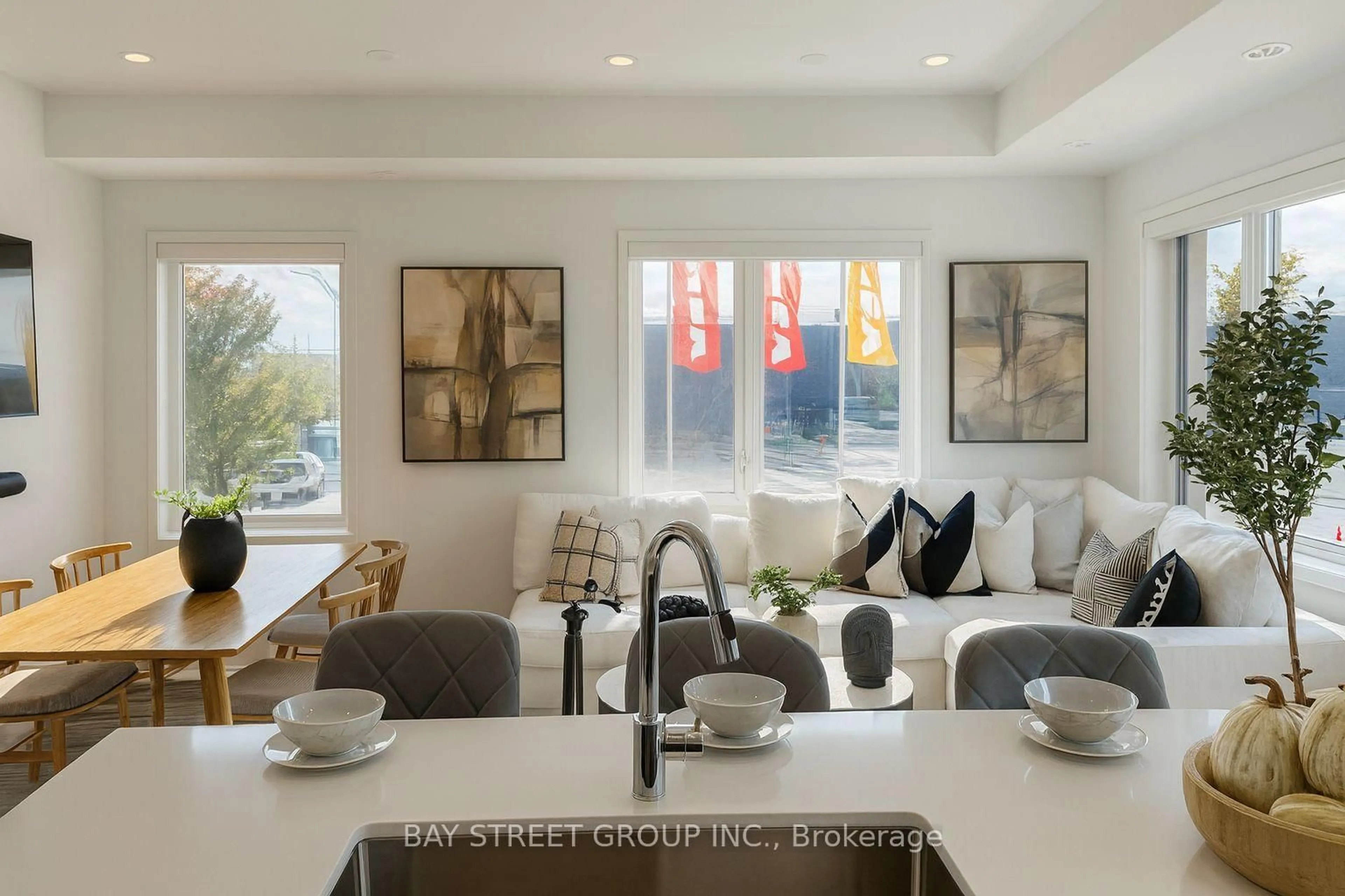 Open concept kitchen, unknown for 150 Honeycrisp Cres #268, Vaughan Ontario L4K 0N1