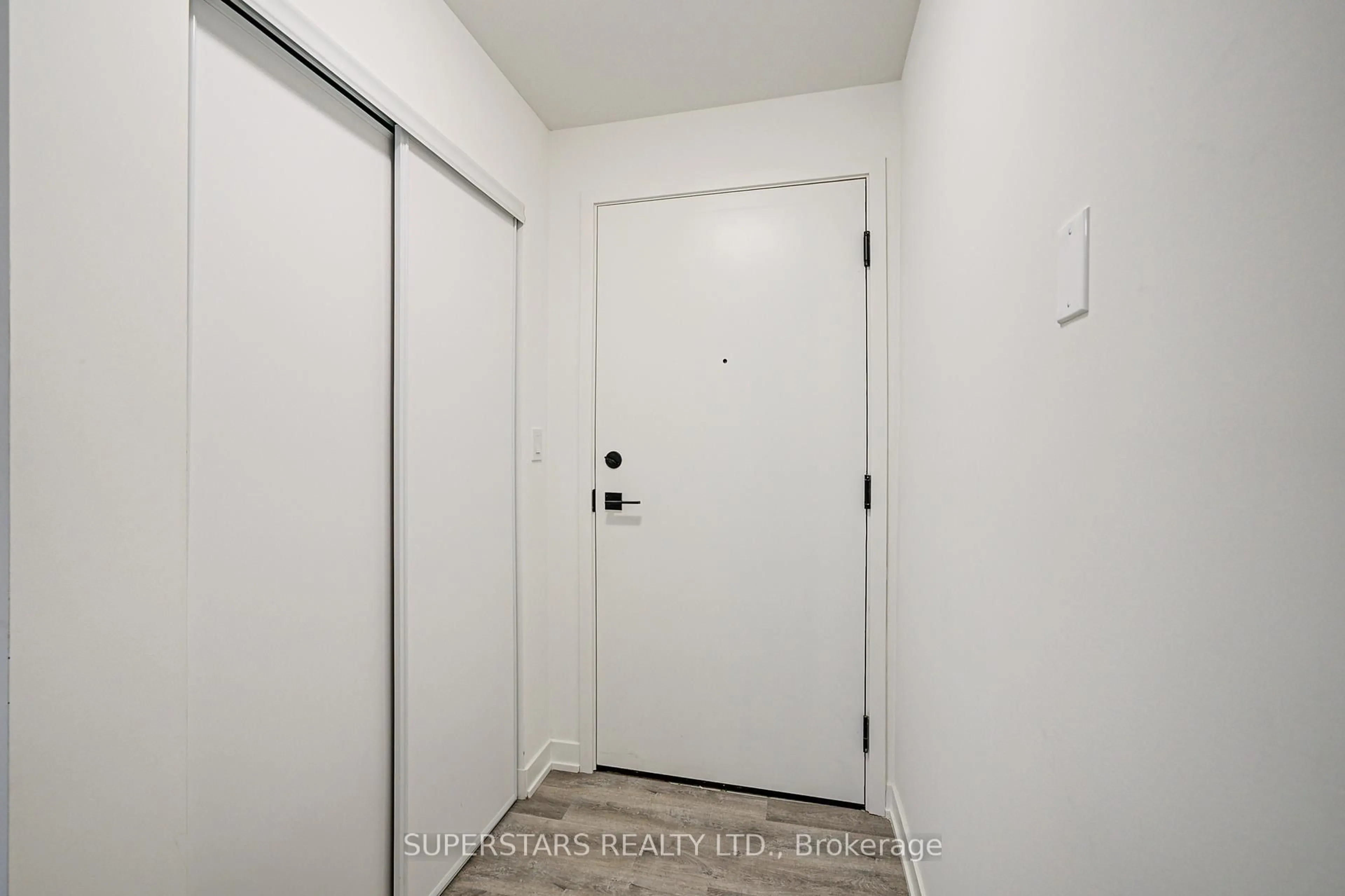 Indoor entryway for 292 Verdale Crossing #1112, Markham Ontario L6G 0H6