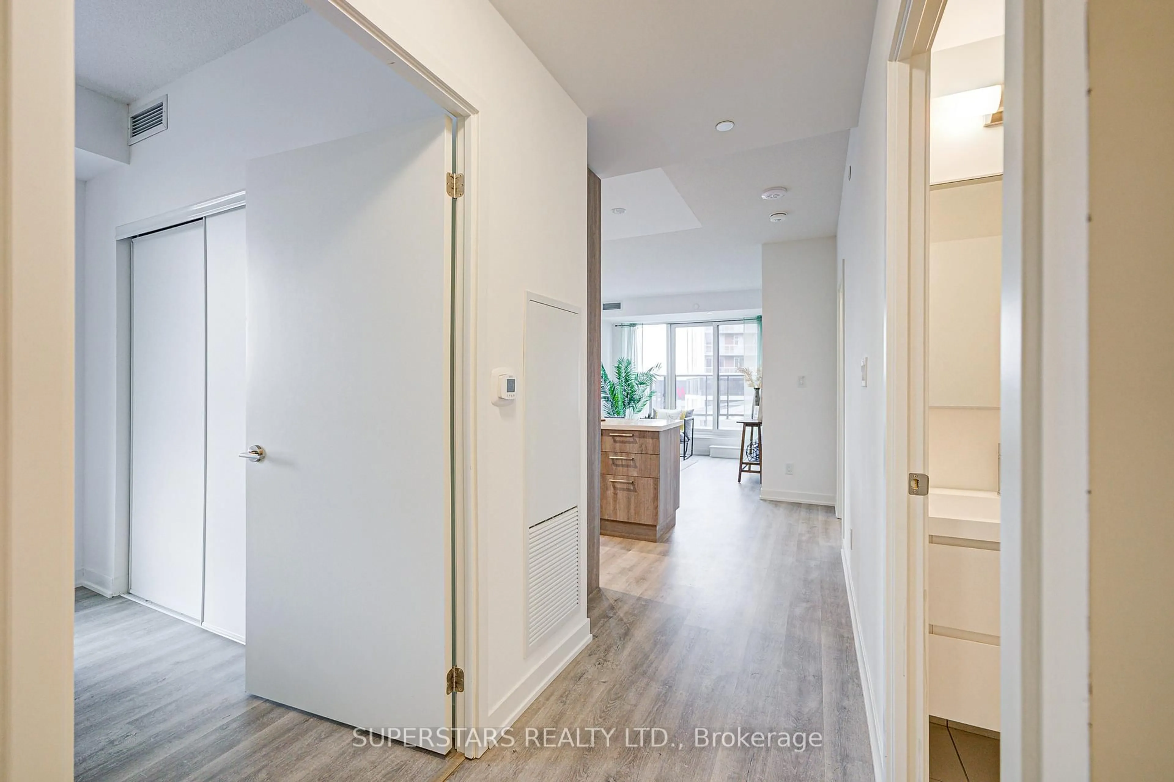 Indoor entryway for 292 Verdale Crossing #1112, Markham Ontario L6G 0H6