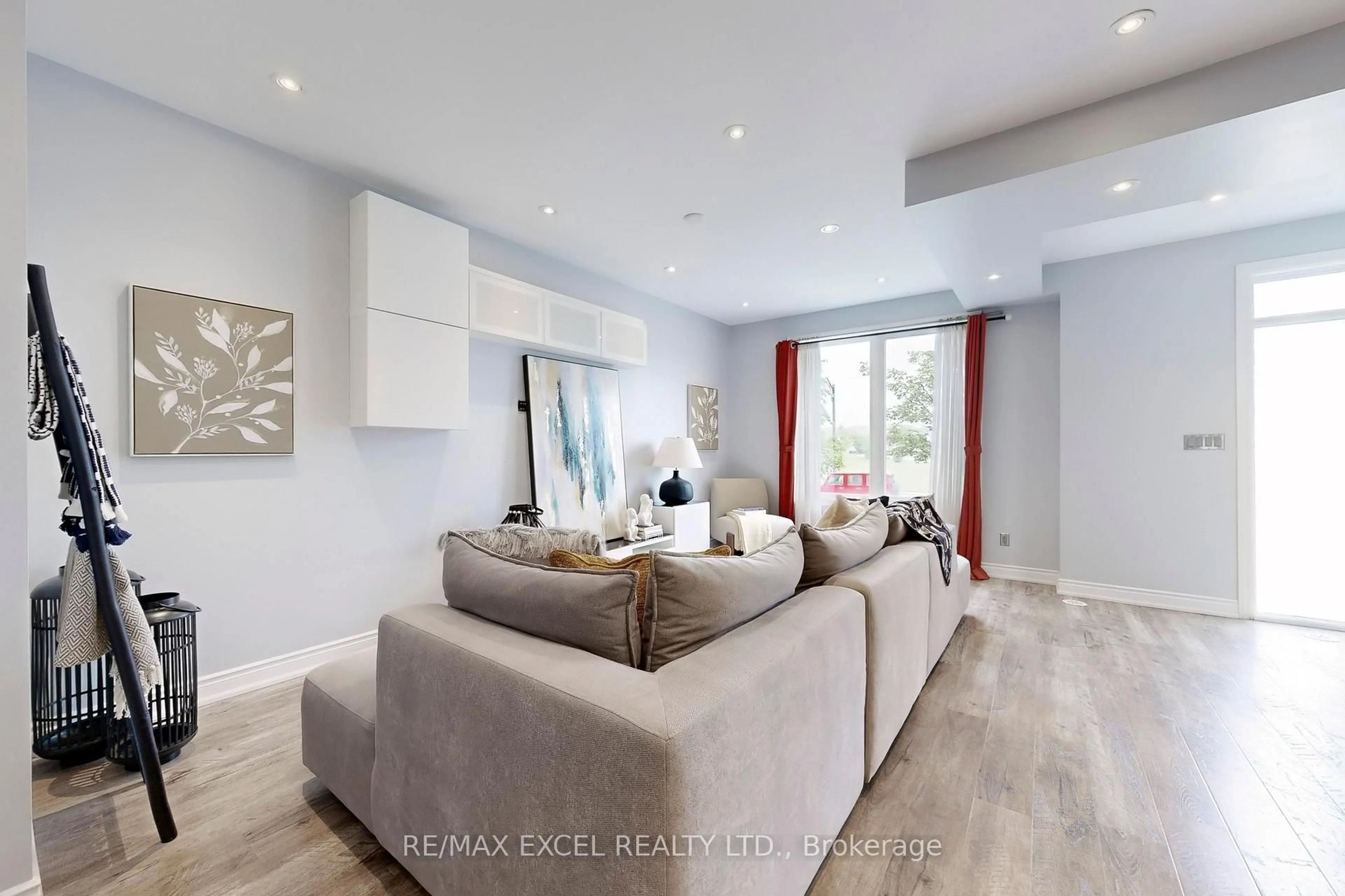 Living room with furniture, unknown for 76 Unity Gardens Dr, Markham Ontario L3R 4Y7