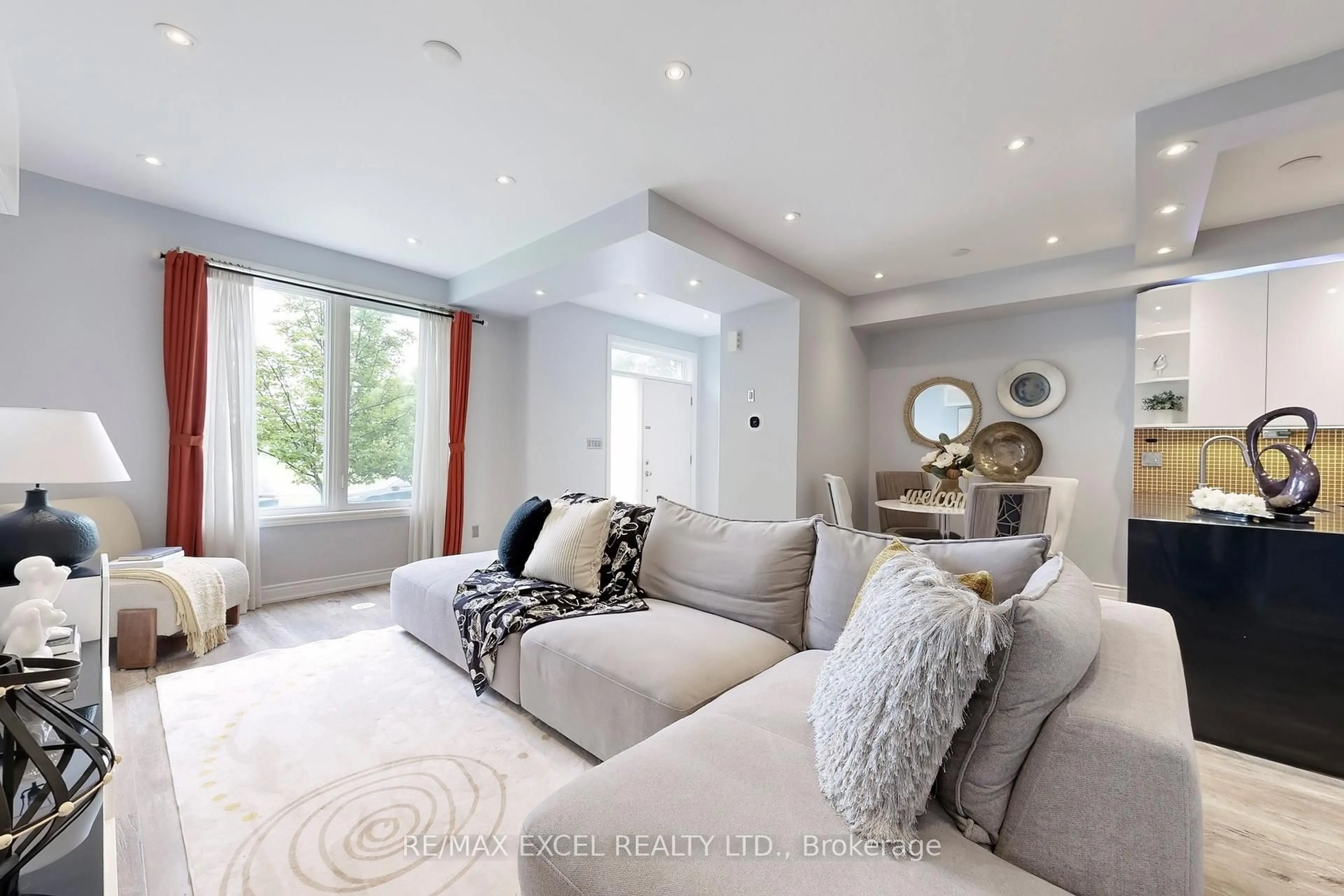 Living room with furniture, unknown for 76 Unity Gardens Dr, Markham Ontario L3R 4Y7