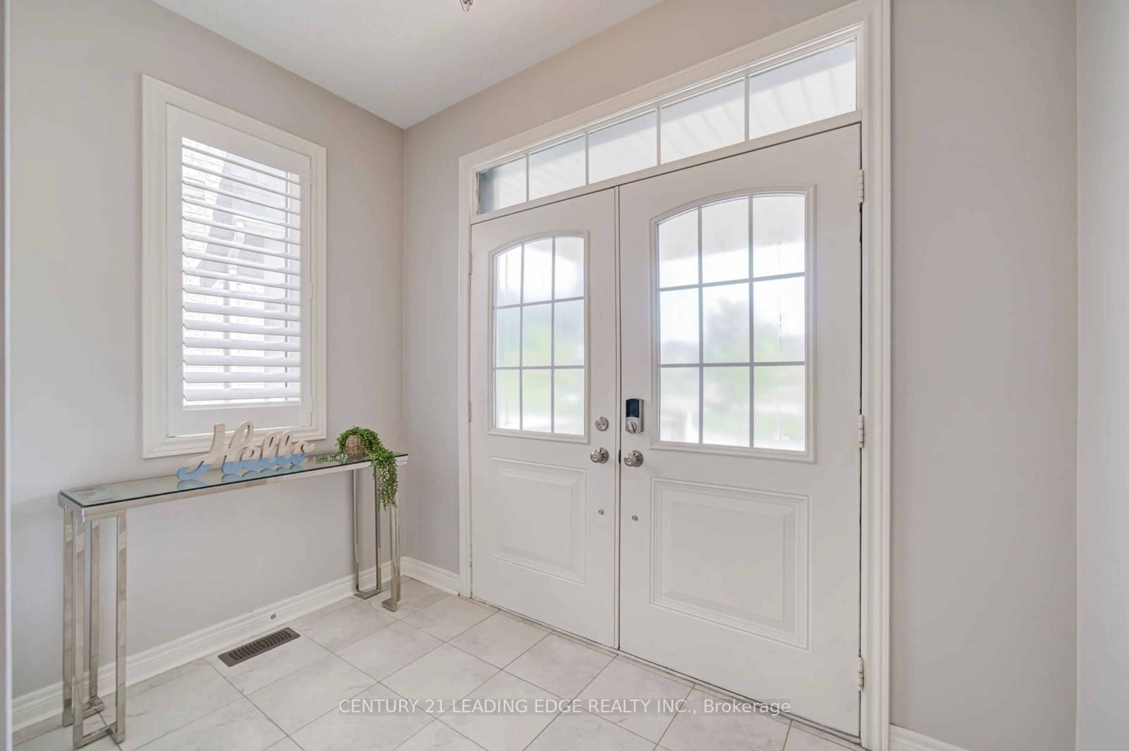 Indoor entryway for 127 Warren McBride Cres, Aurora Ontario L4G 0W4