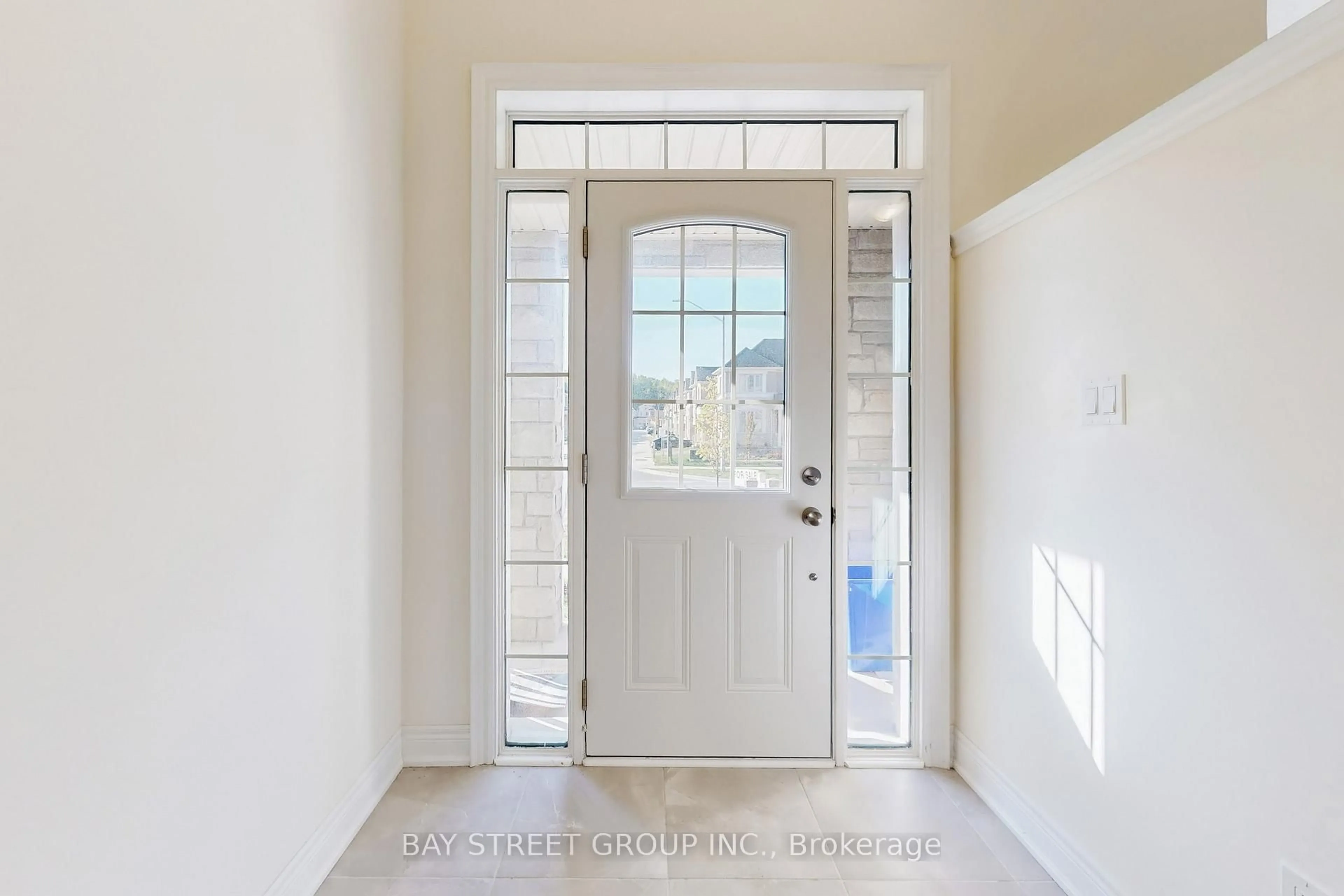 Indoor entryway for 3450 Denison St, Markham Ontario L3S 0E9