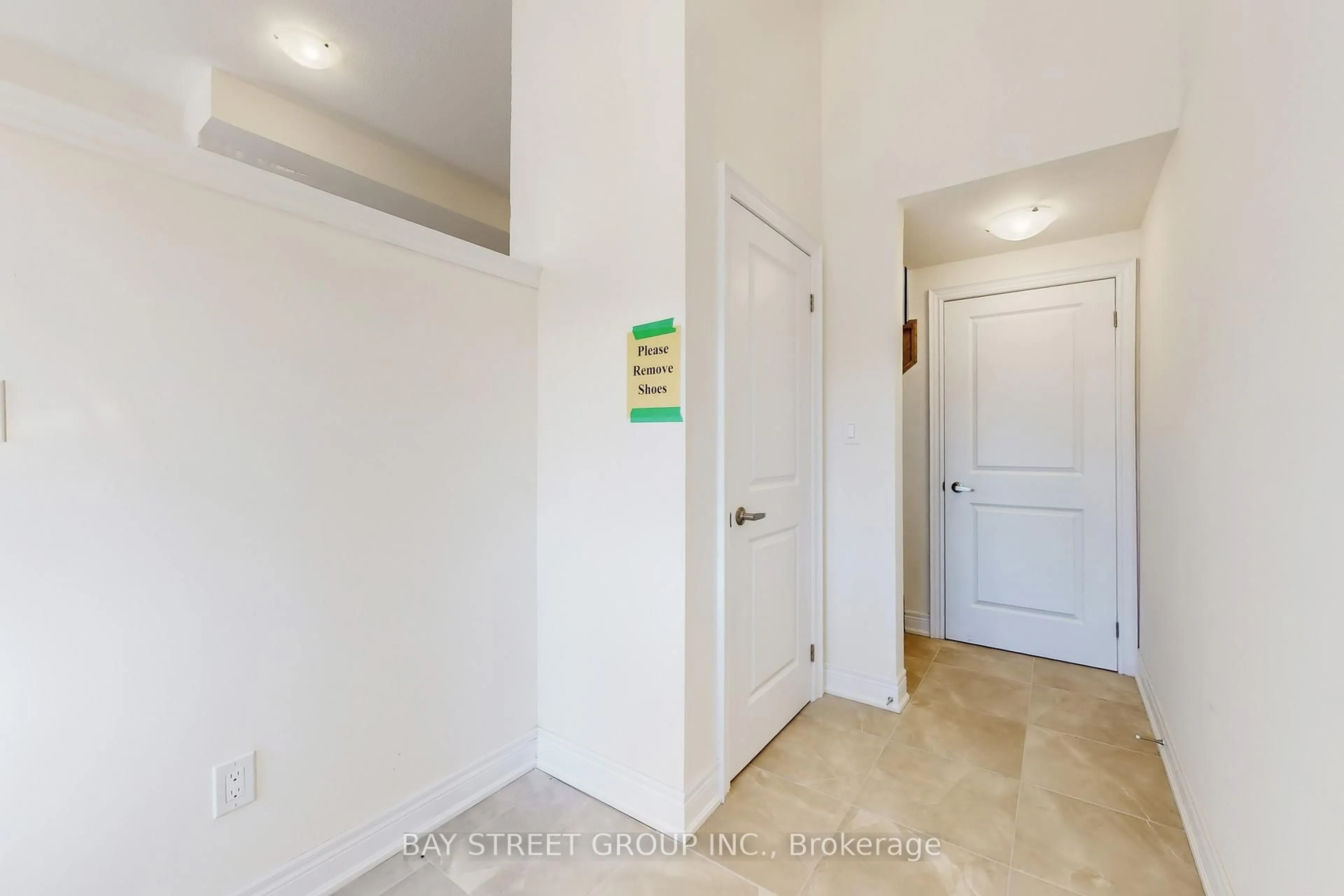 Indoor entryway for 3450 Denison St, Markham Ontario L3S 0E9
