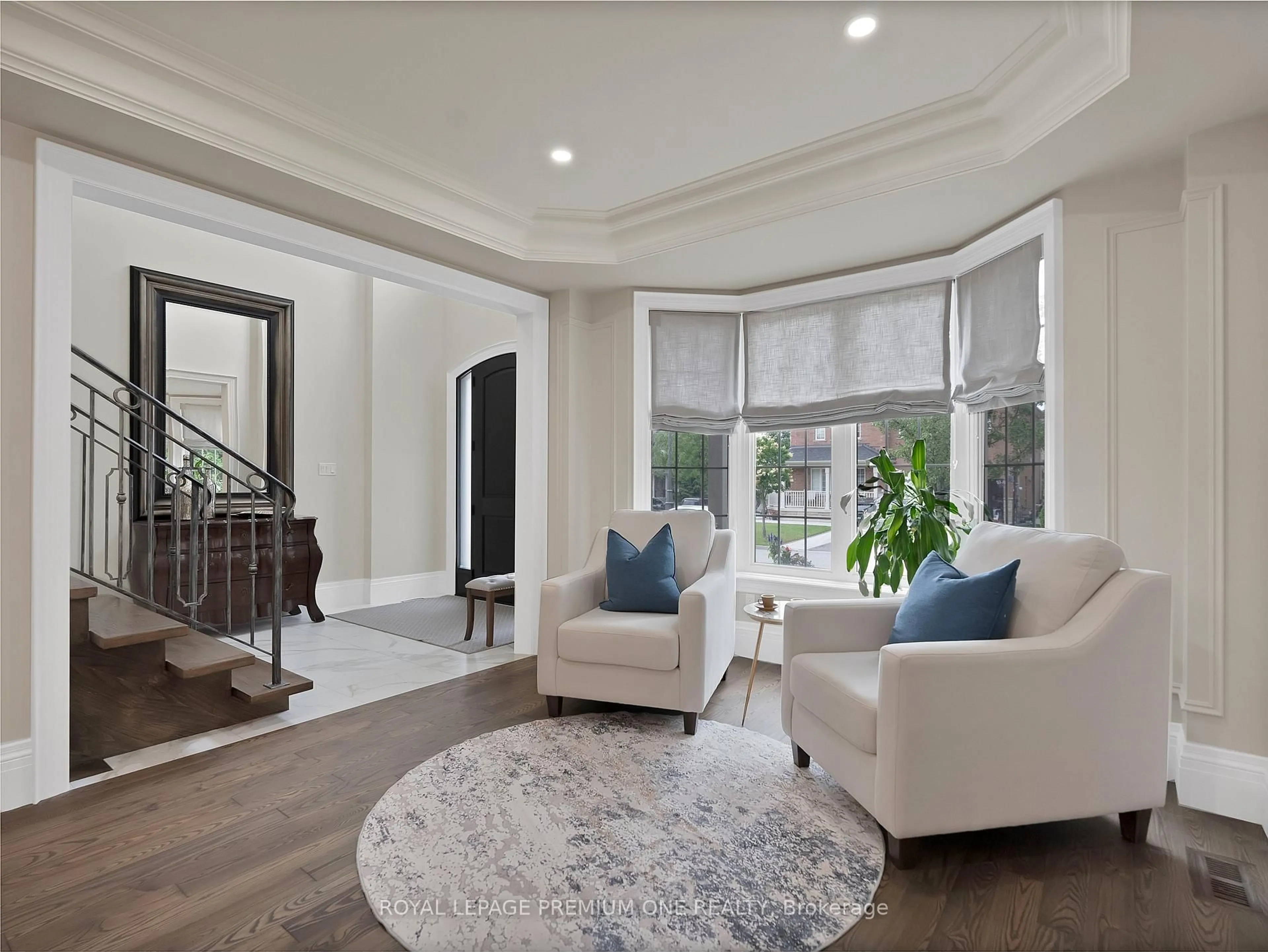 Living room with furniture, unknown for 163 Tonner Cres, Aurora Ontario L4G 0G8