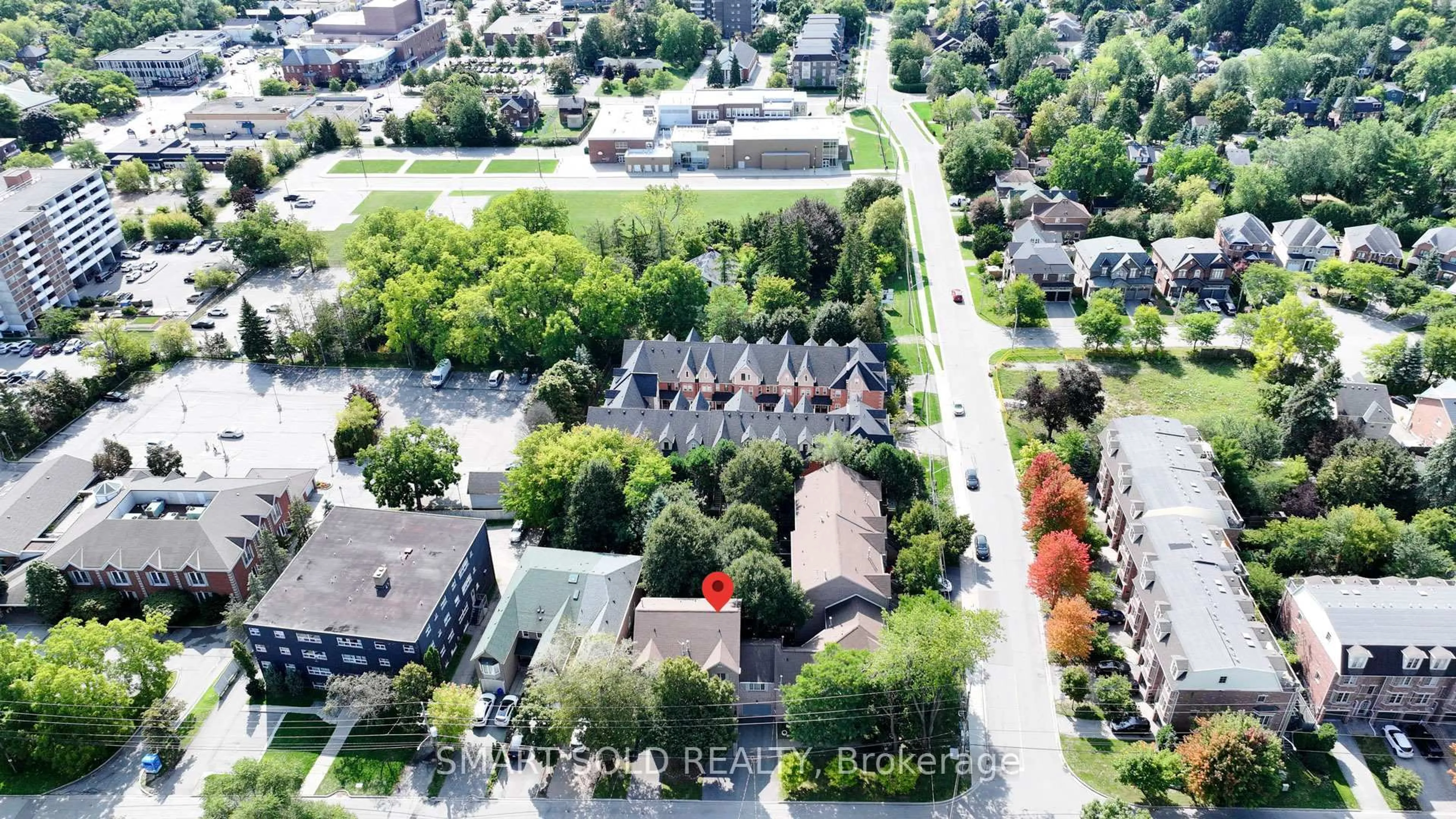 A pic from outside/outdoor area/front of a property/back of a property/a pic from drone, street for 64 Benson Ave, Richmond Hill Ontario L4C 4E6