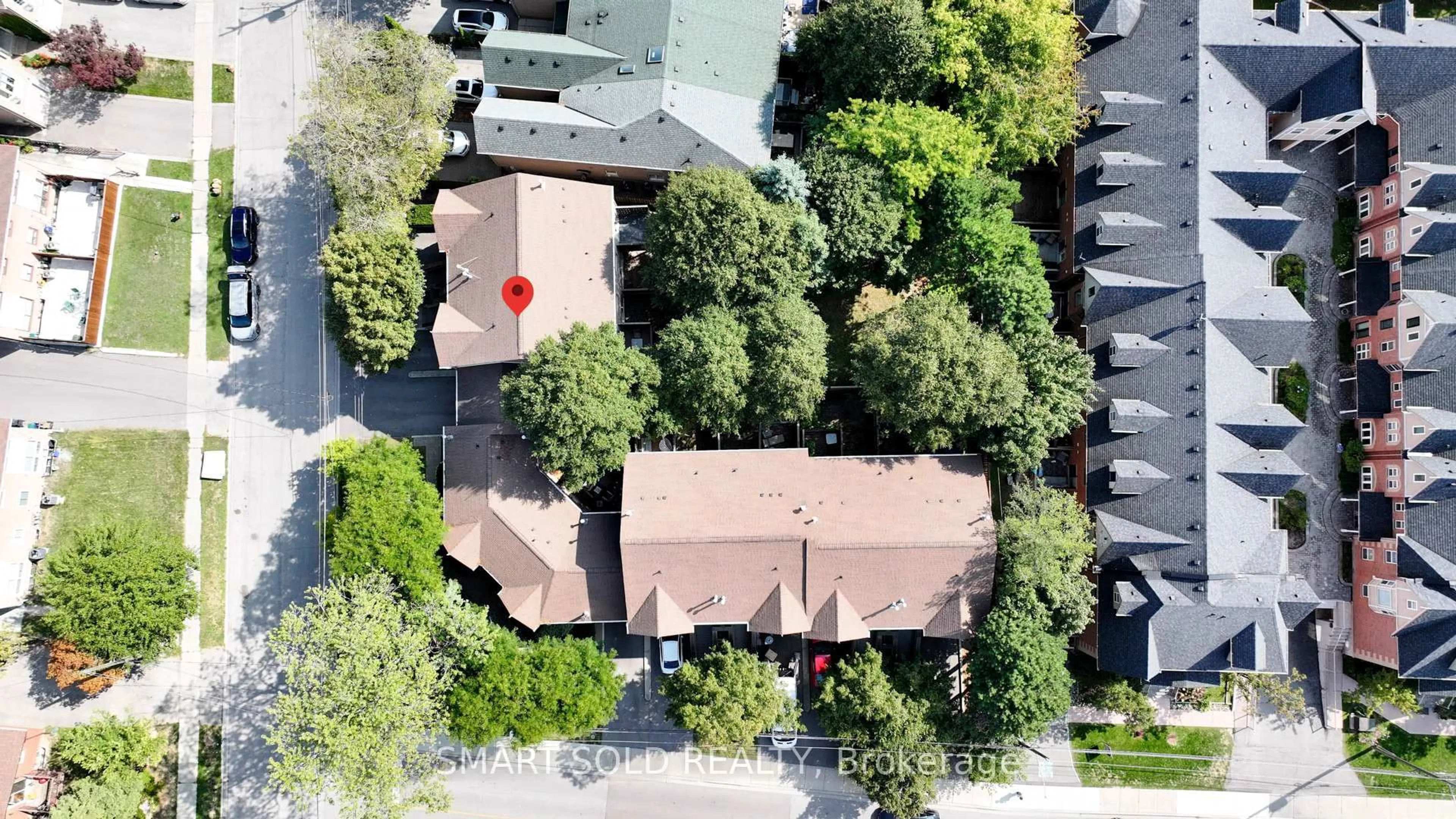 A pic from outside/outdoor area/front of a property/back of a property/a pic from drone, street for 64 Benson Ave, Richmond Hill Ontario L4C 4E6