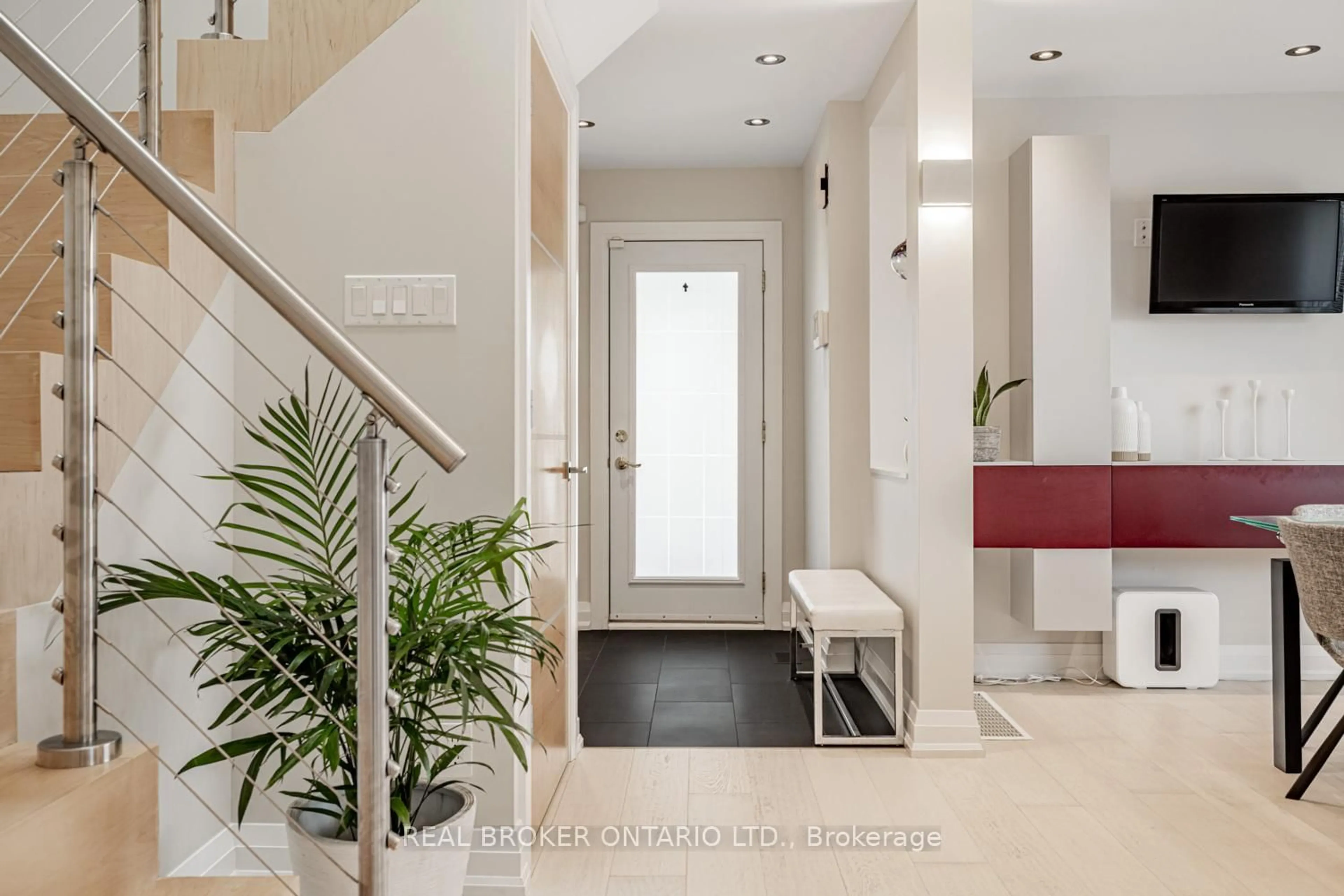Indoor entryway for 57 Glenmanor Way, Vaughan Ontario L4J 3A3