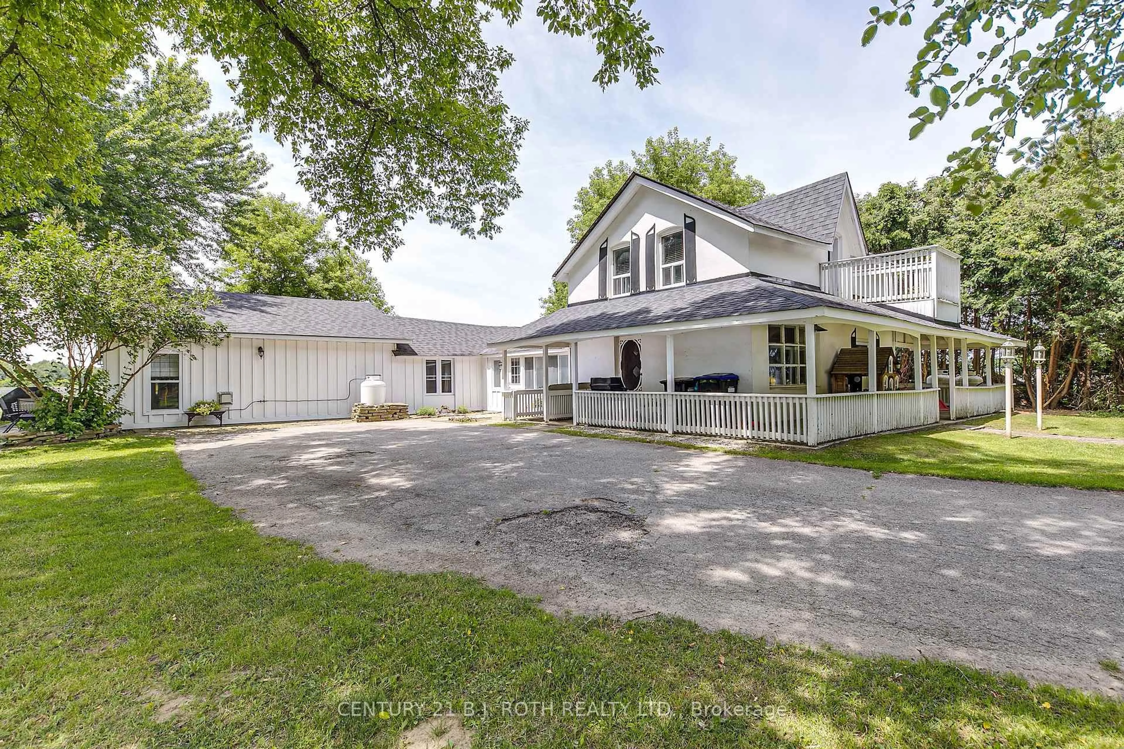 A pic from outside/outdoor area/front of a property/back of a property/a pic from drone, street for 17 Denney Dr, Essa Ontario L0L 1N0