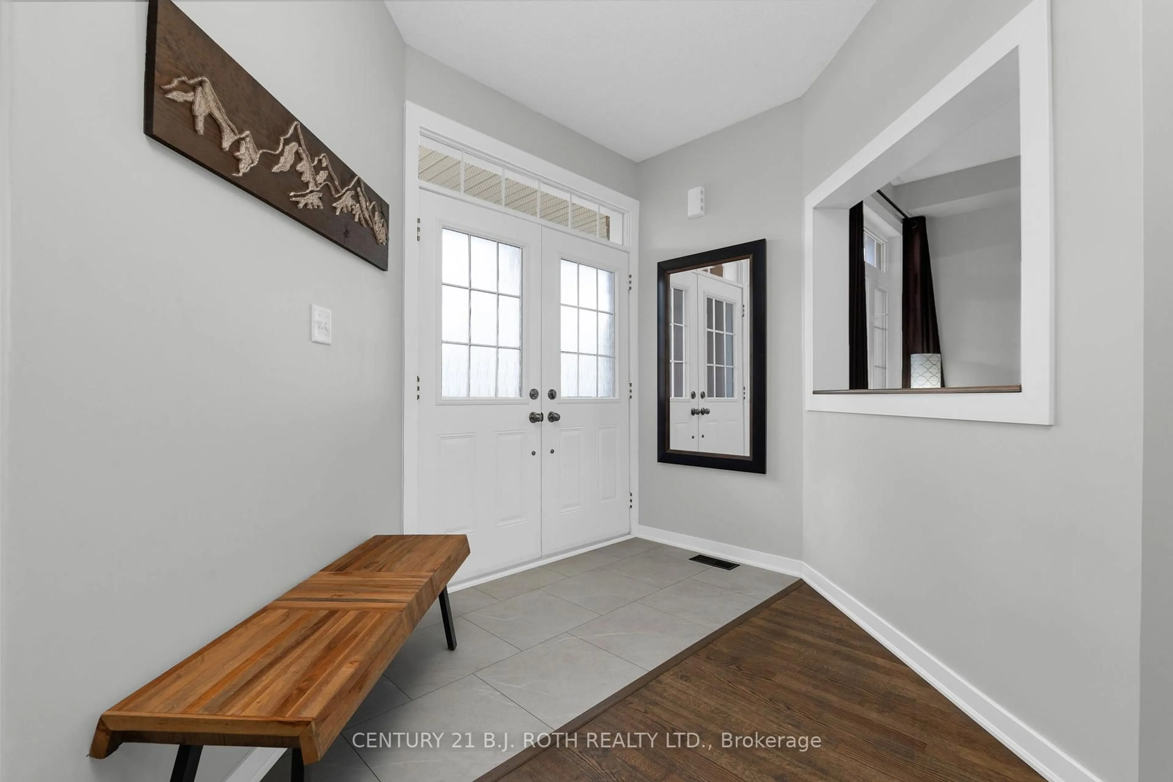 Indoor entryway for 2007 Webster Blvd, Innisfil Ontario L9S 2A3