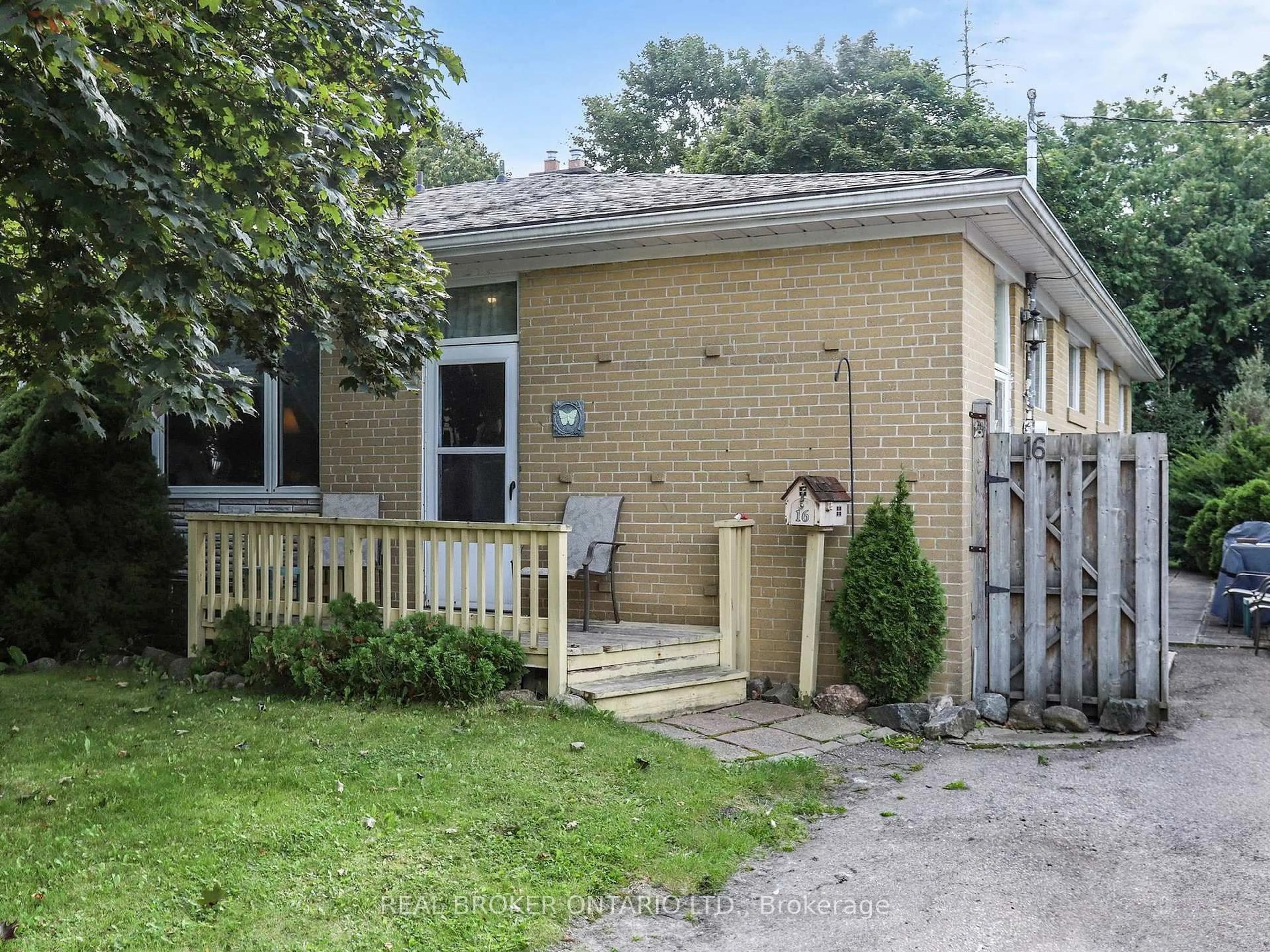 Unknown for 16 Bailey Cres, Aurora Ontario L4G 2B3