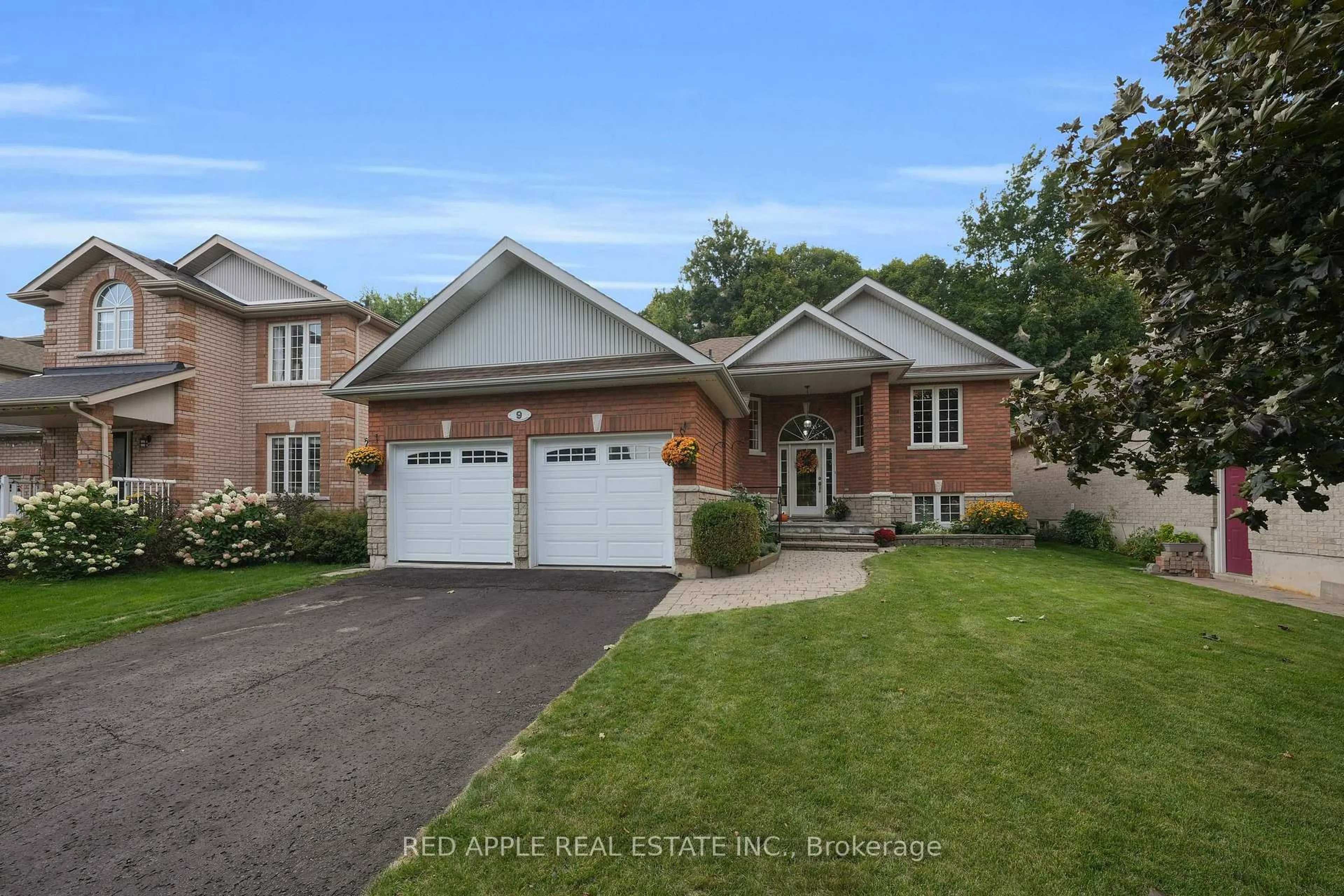 Home with brick exterior material, street for 9 Sutherland Ave, Bradford West Gwillimbury Ontario L3Z 3H9