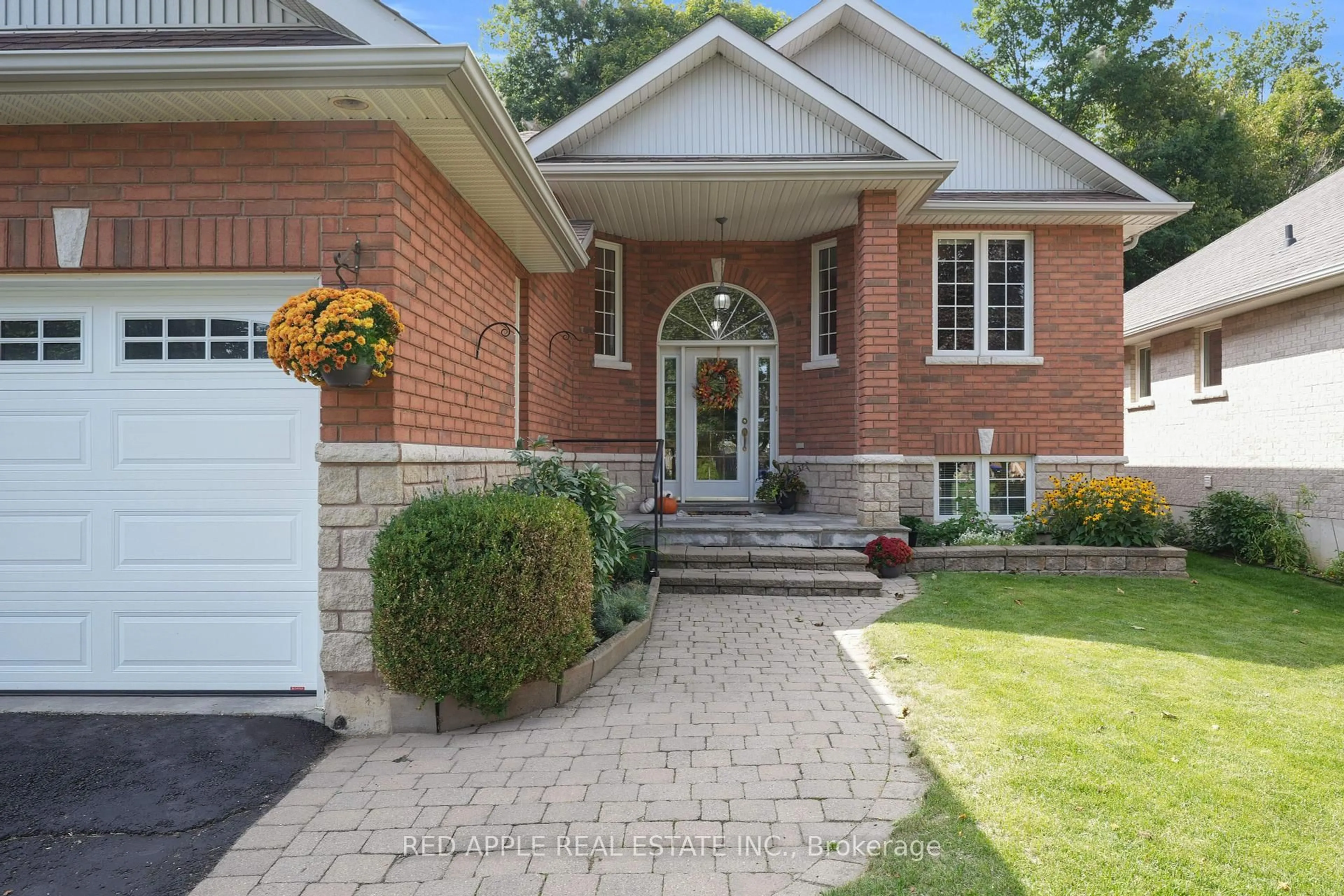 Home with brick exterior material, street for 9 Sutherland Ave, Bradford West Gwillimbury Ontario L3Z 3H9