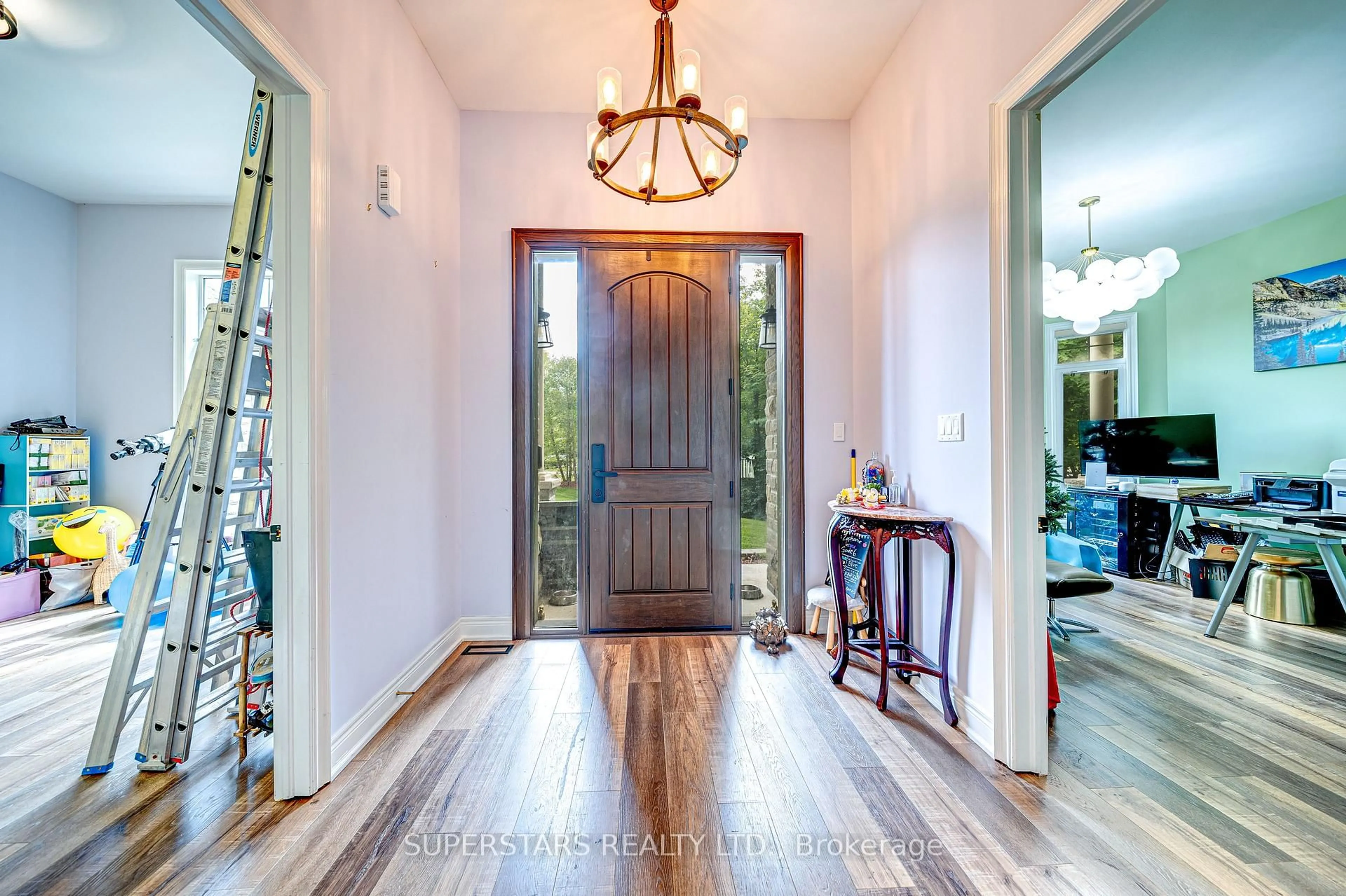 Indoor entryway for 26 Pelosi Way, East Gwillimbury Ontario L0G 1M0