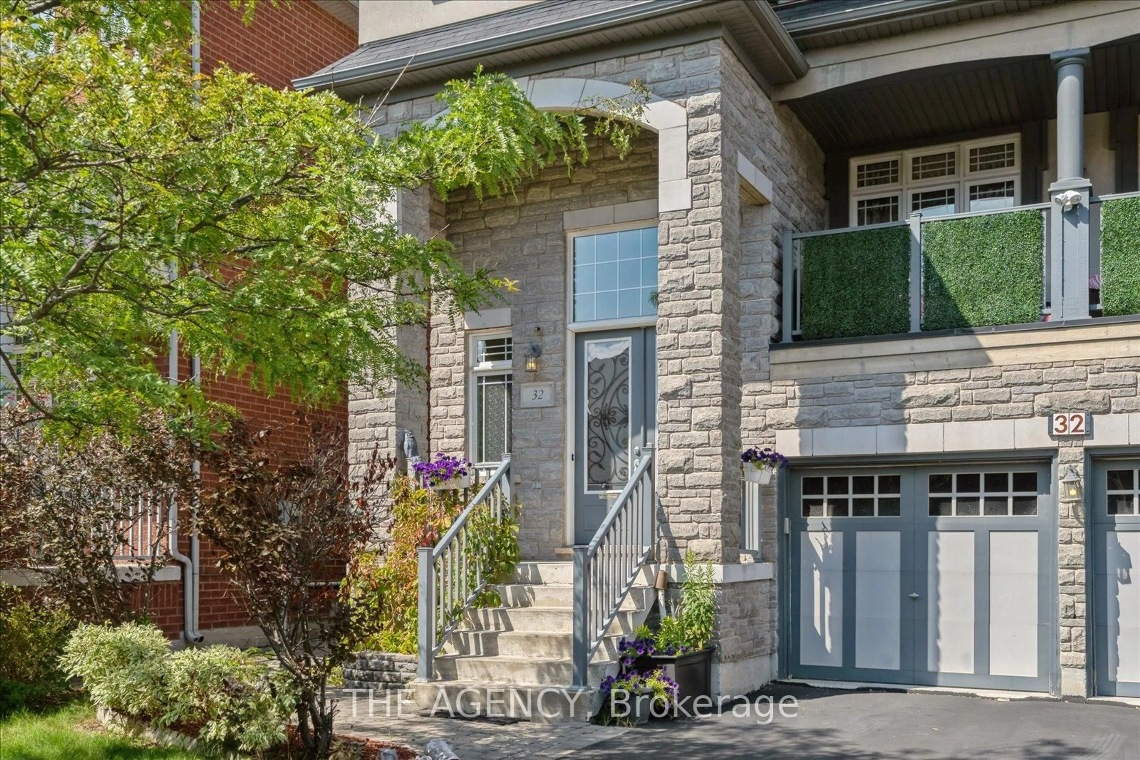 Home with brick exterior material, street for 32 Timna Cres, Vaughan Ontario L6A 4L7