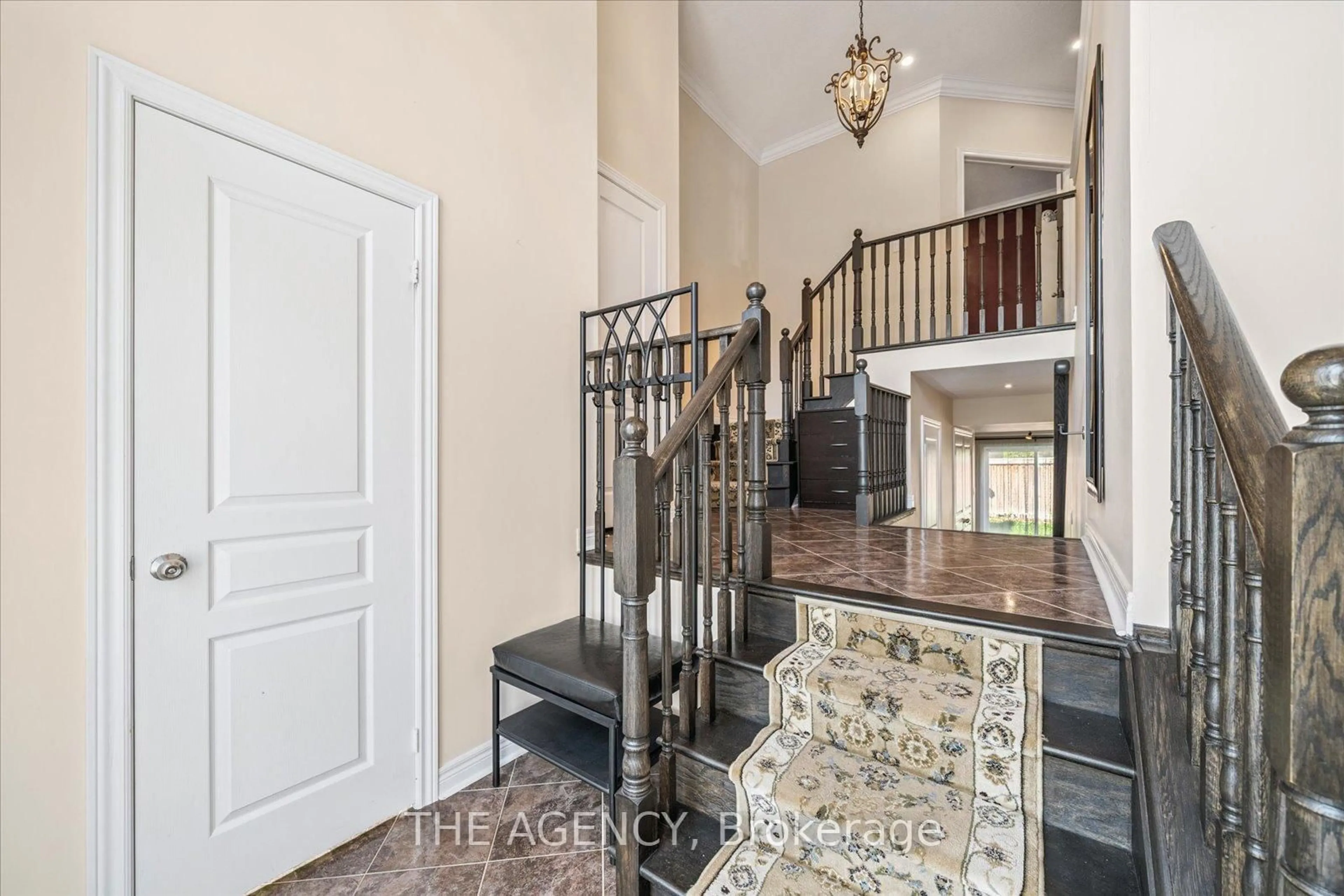 Indoor entryway for 32 Timna Cres, Vaughan Ontario L6A 4L7