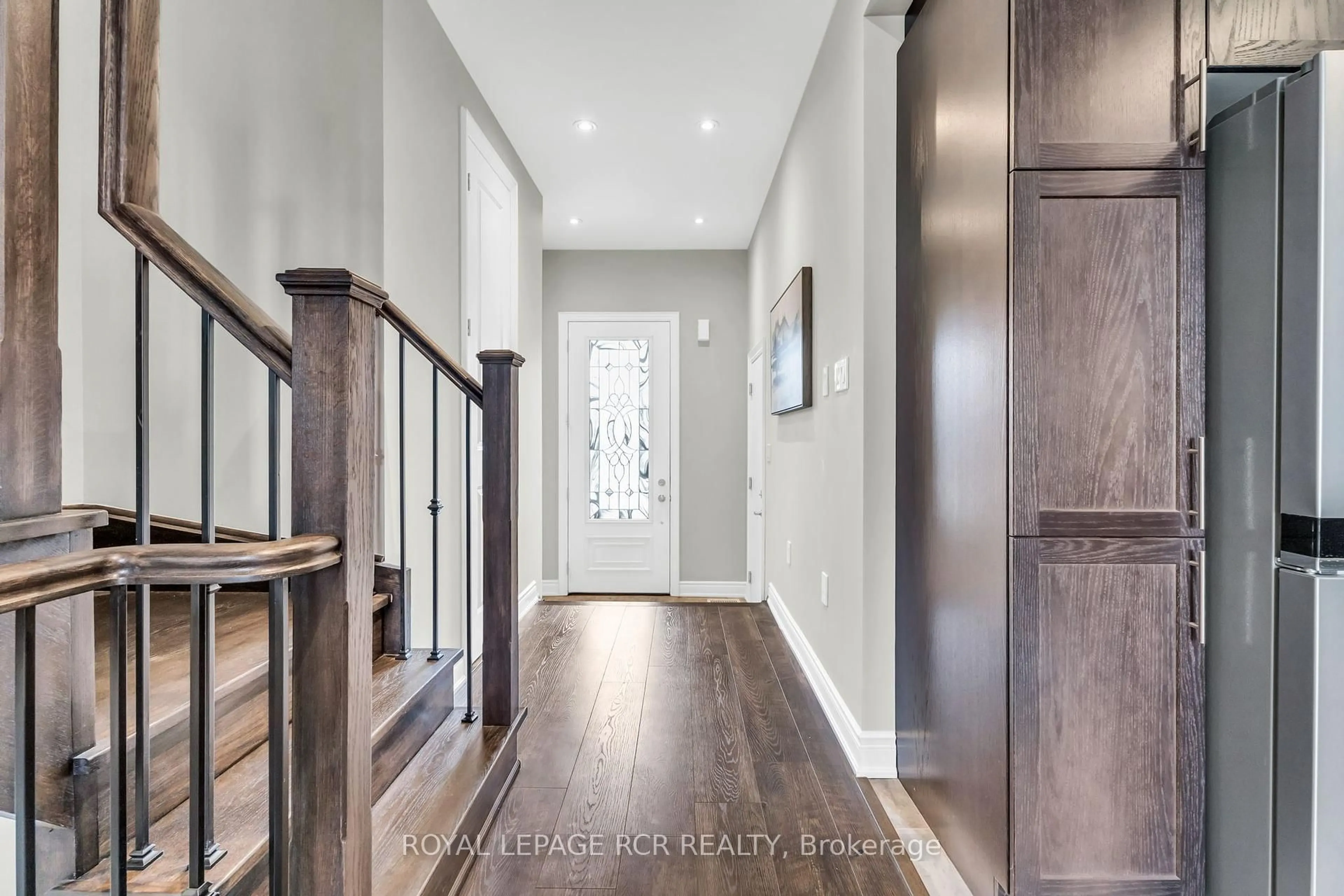 Indoor entryway for 215 Walker Blvd, New Tecumseth Ontario L9R 0R2