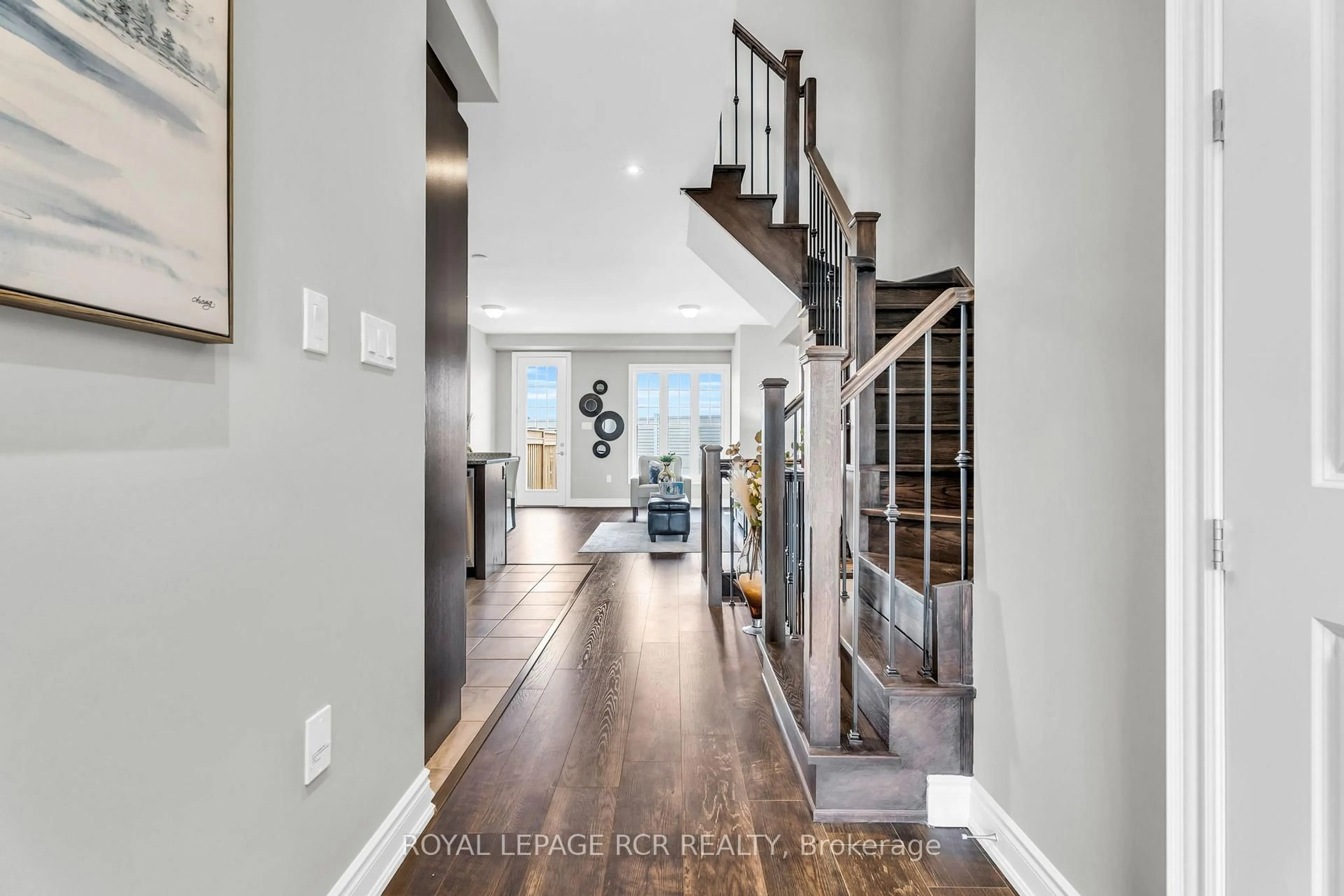 Indoor entryway for 215 Walker Blvd, New Tecumseth Ontario L9R 0R2