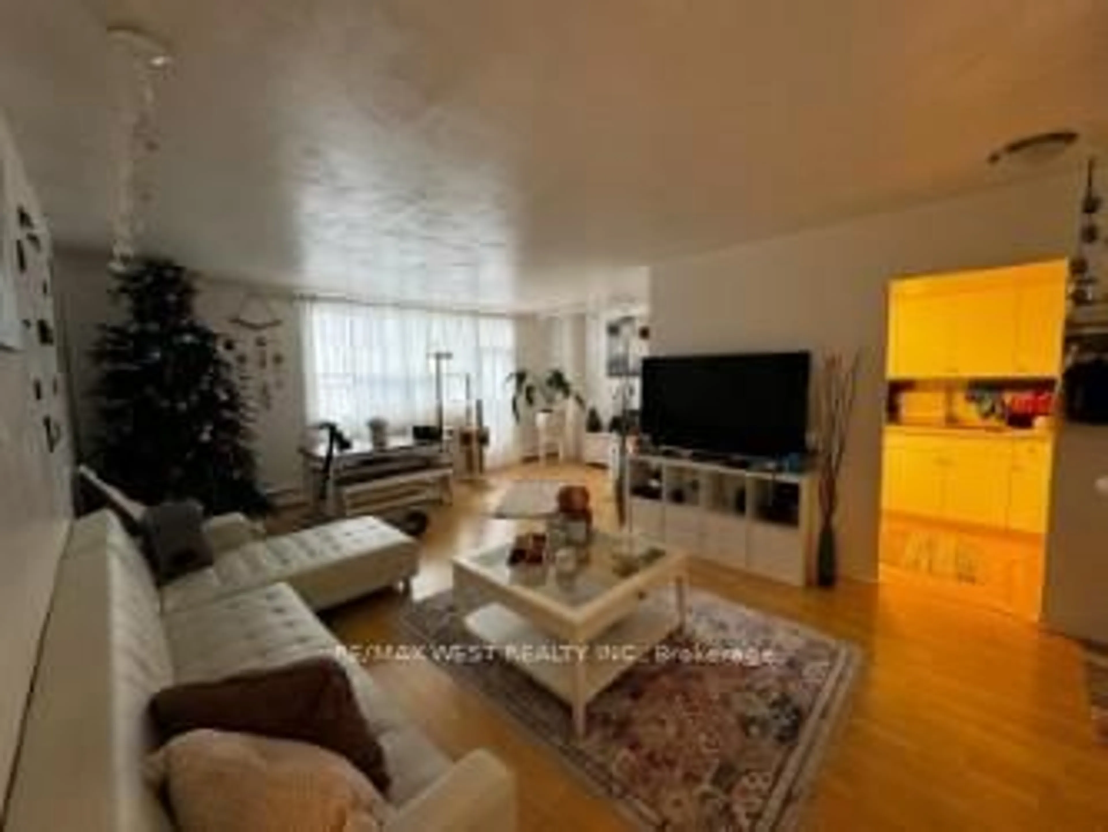 Living room with furniture, unknown for 67 Richmond St #507, Richmond Hill Ontario L4C 3Y3