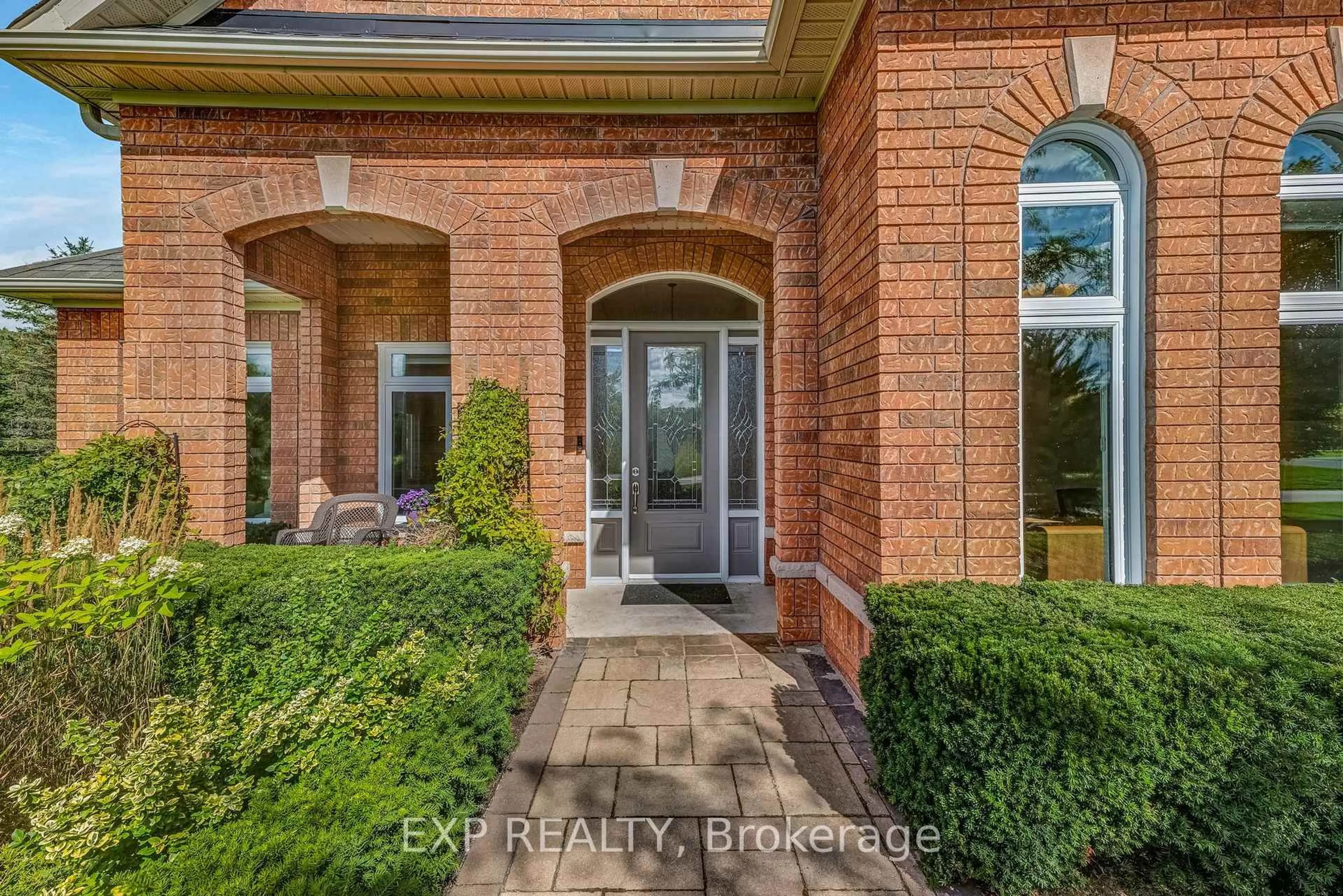 Indoor entryway for 56 Manor Ridge Tr, East Gwillimbury Ontario L0G 1M0