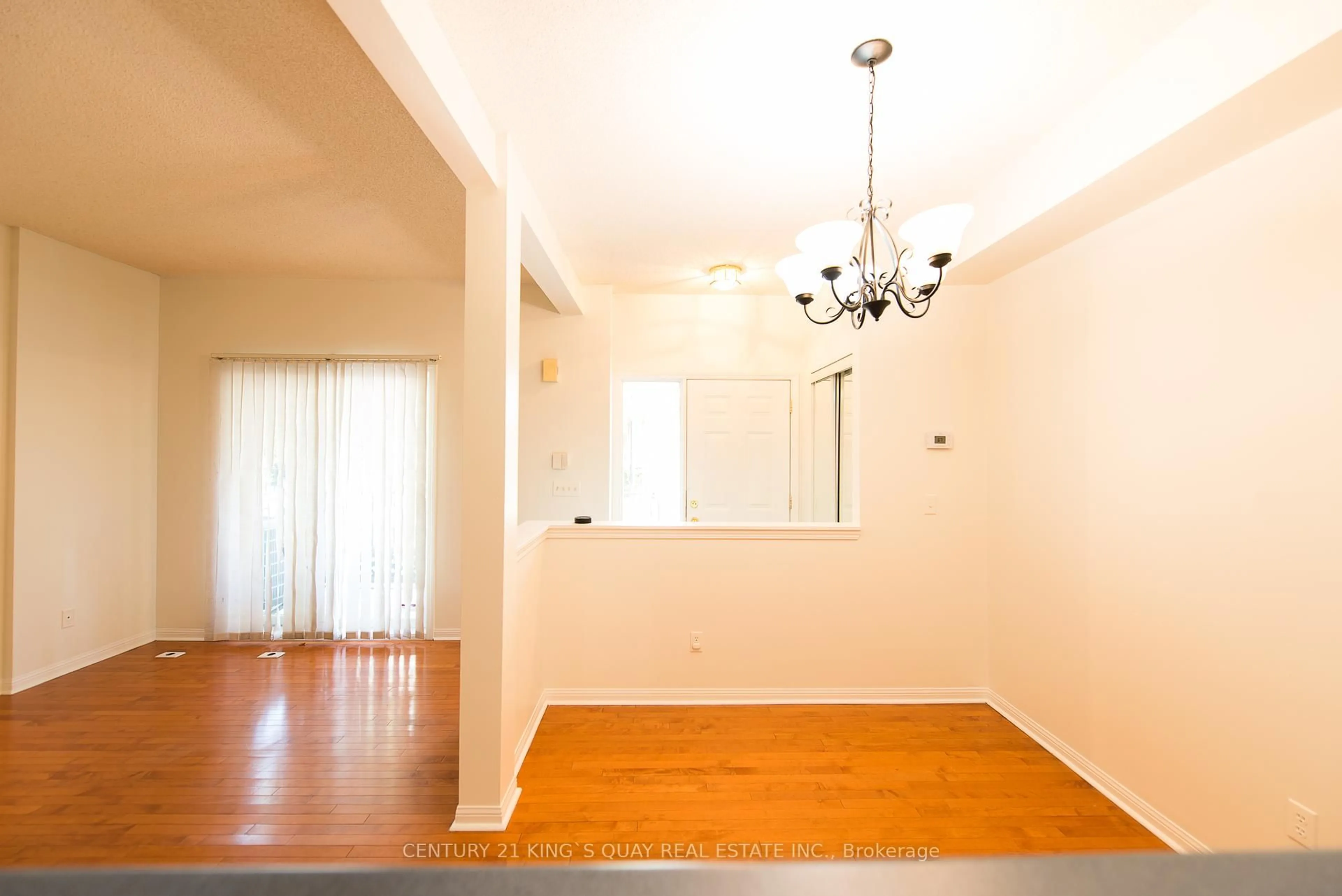 Indoor foyer for 12 St Moritz Way #17, Markham Ontario L3R 4E8