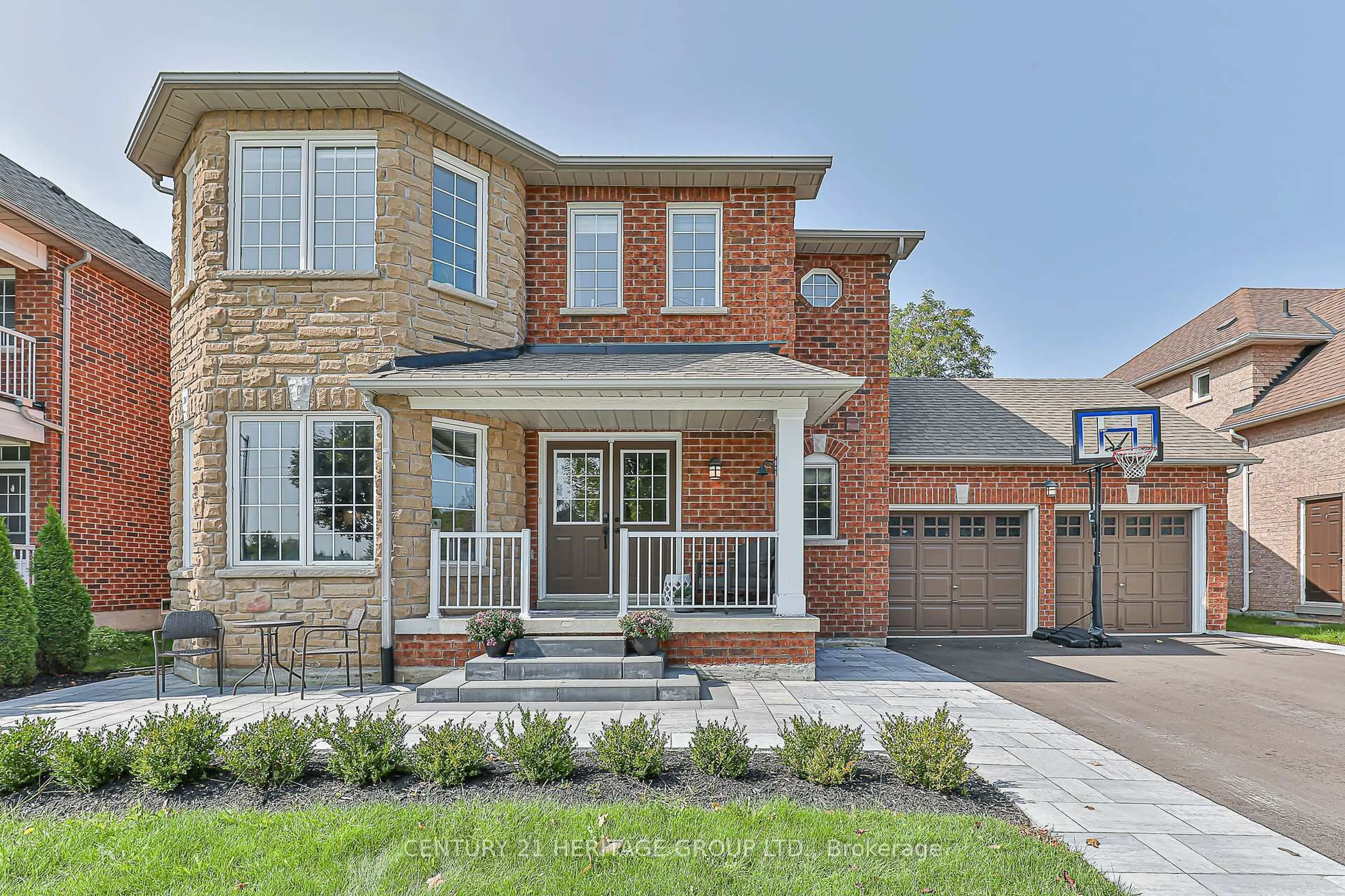 Home with brick exterior material, street for 112 Herrema Blvd, Uxbridge Ontario L9P 1X6