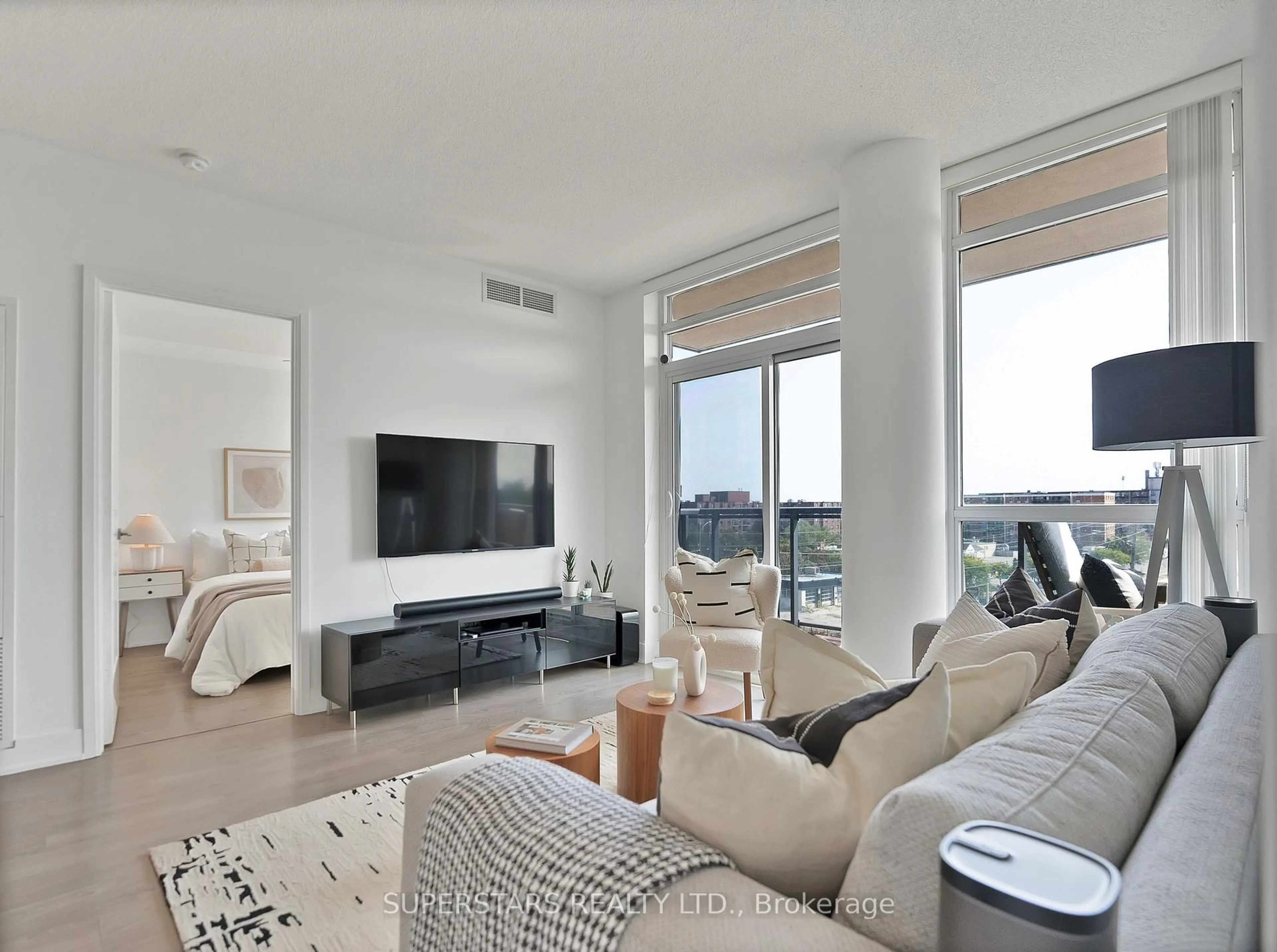 Living room with furniture, unknown for 7608 Yonge St #620, Vaughan Ontario L4J 0J5