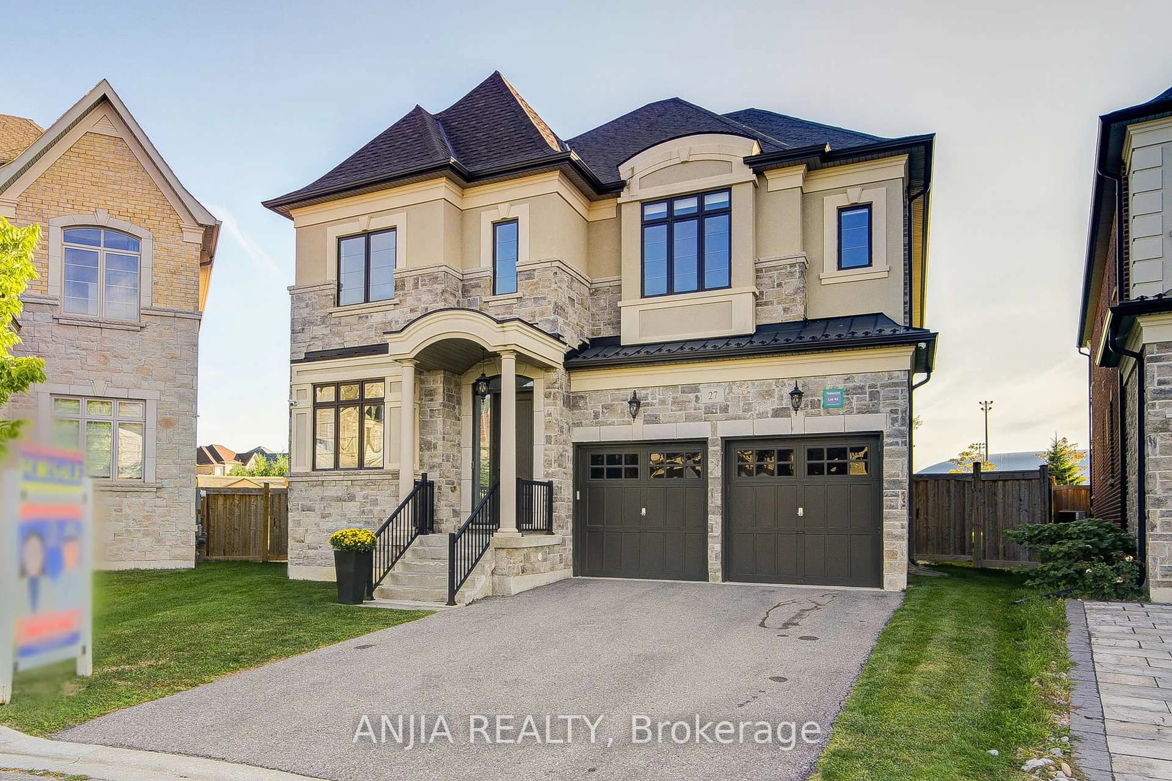 Home with brick exterior material, street for 27 Mike Boshevski Crt, Aurora Ontario L4G 3G7