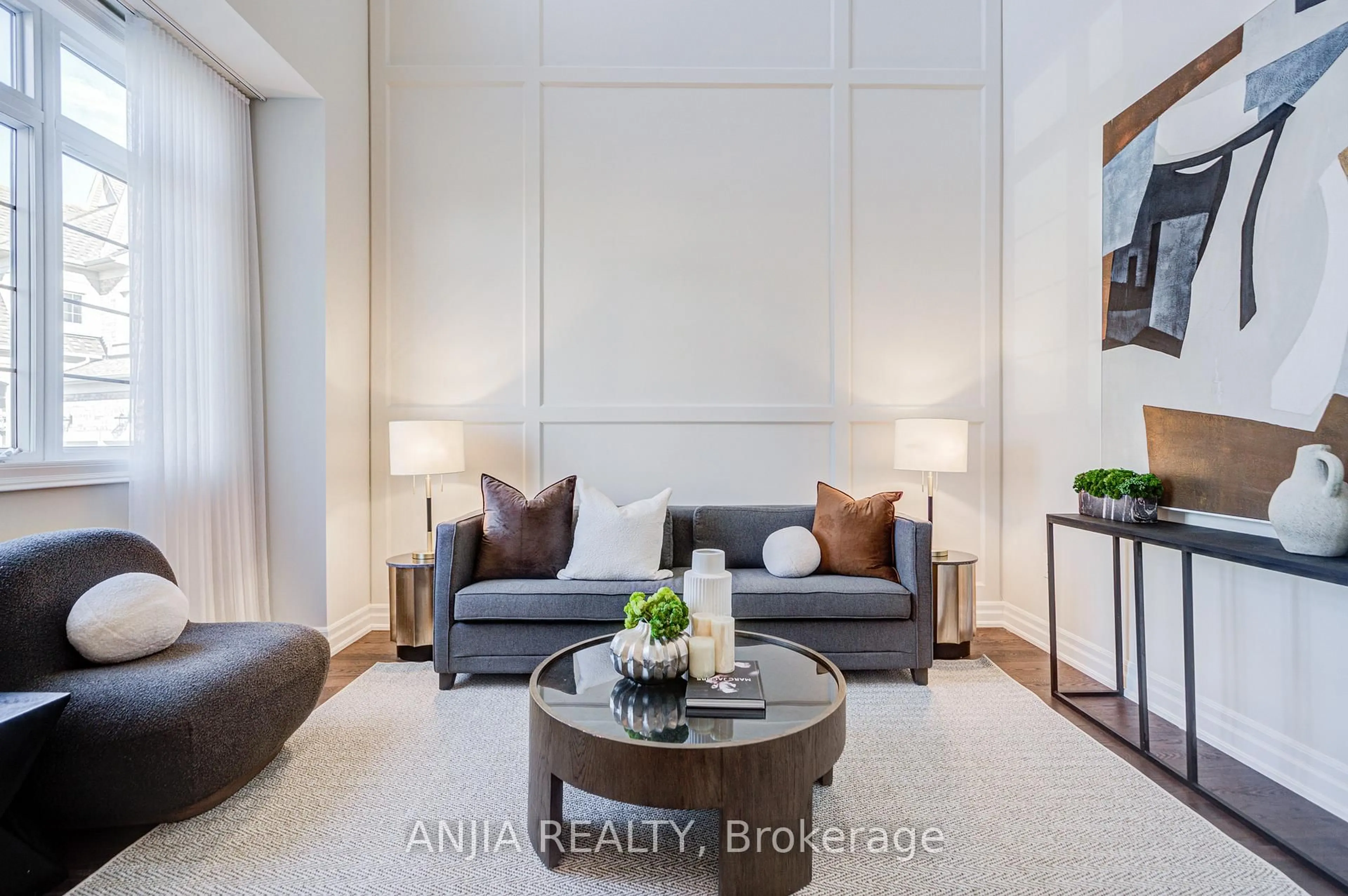 Living room with furniture, unknown for 27 Mike Boshevski Crt, Aurora Ontario L4G 3G7