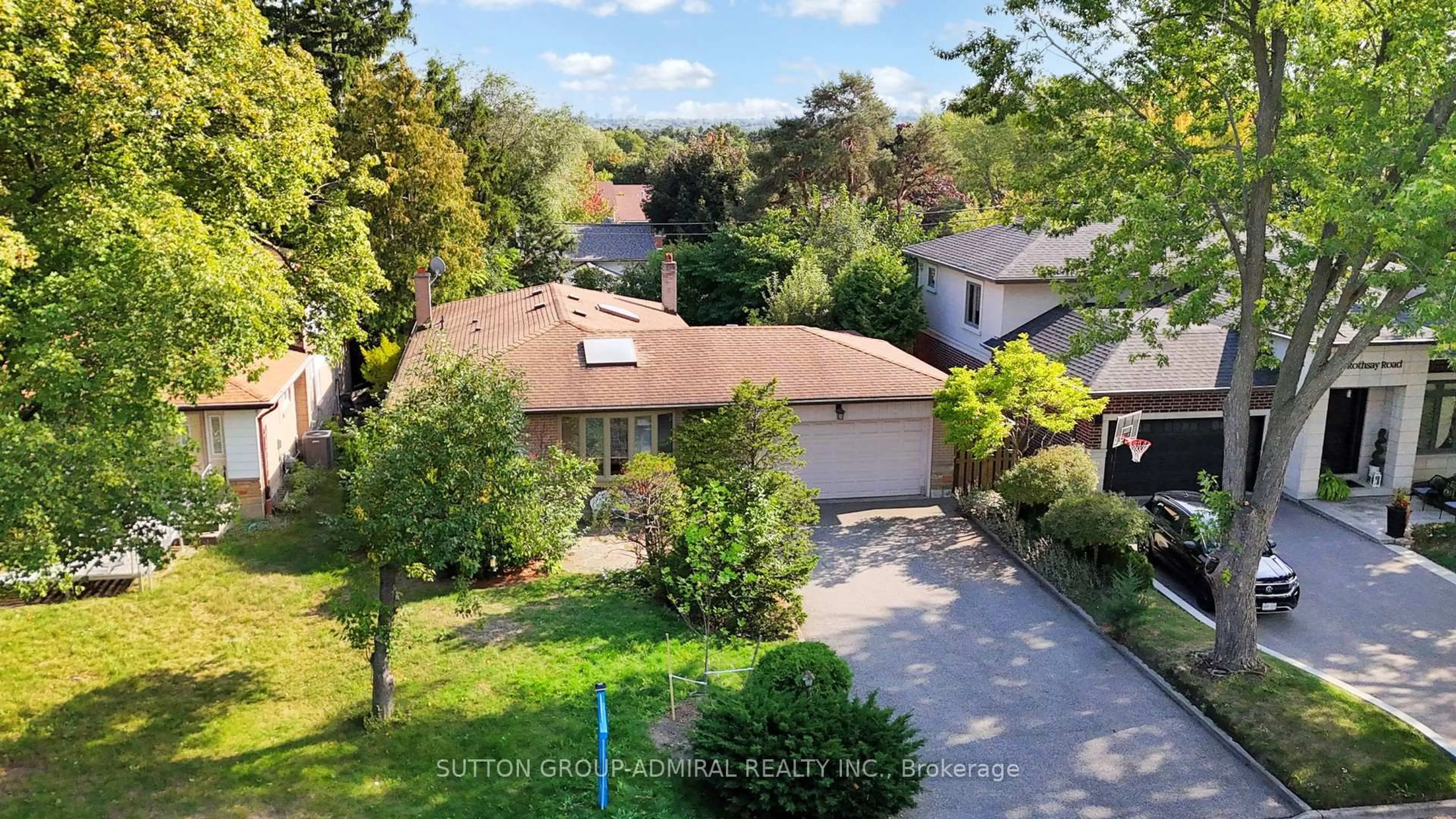 A pic from outside/outdoor area/front of a property/back of a property/a pic from drone, street for 11 Rothsay Rd, Markham Ontario L3T 3J6