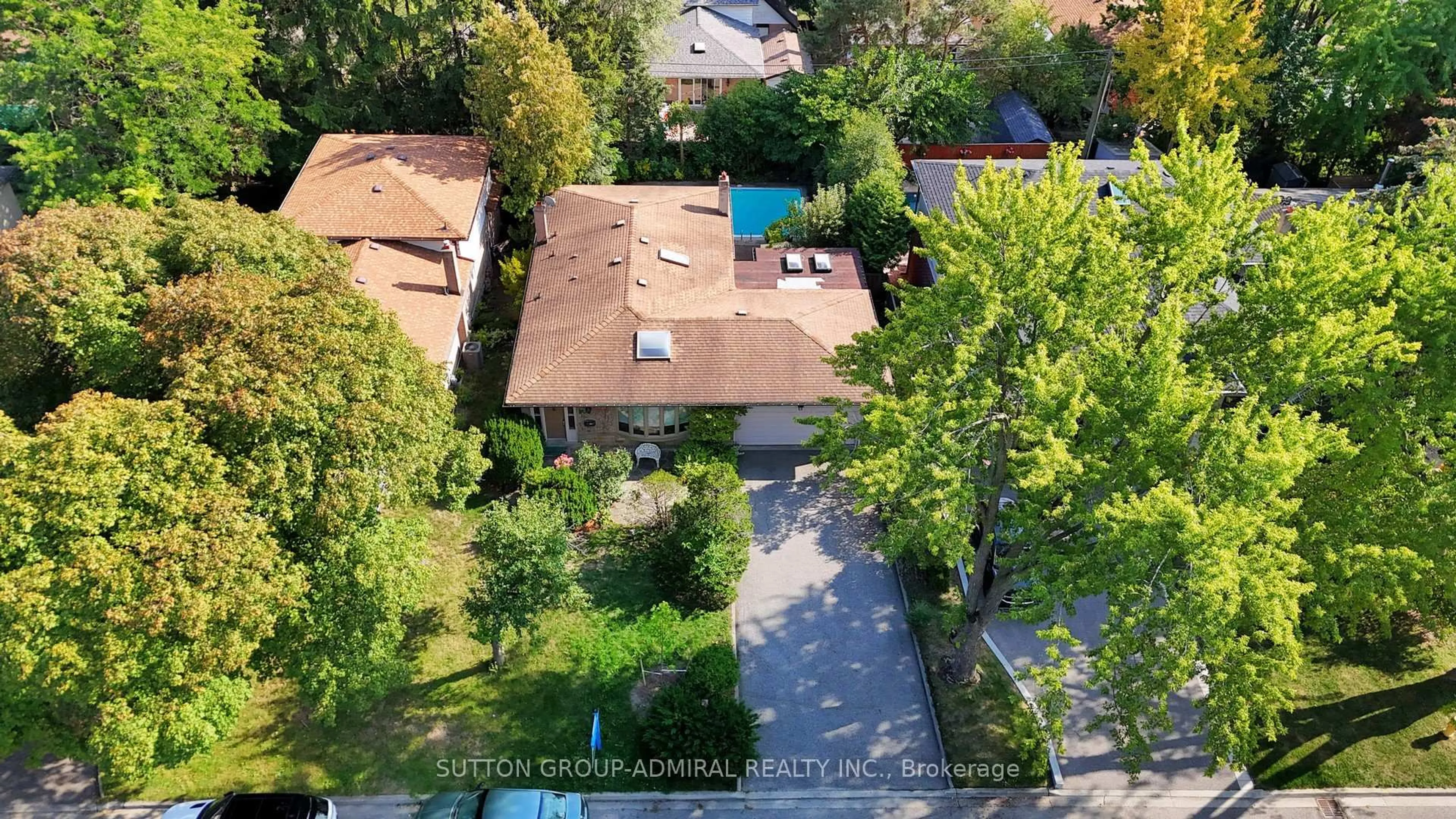 A pic from outside/outdoor area/front of a property/back of a property/a pic from drone, street for 11 Rothsay Rd, Markham Ontario L3T 3J6