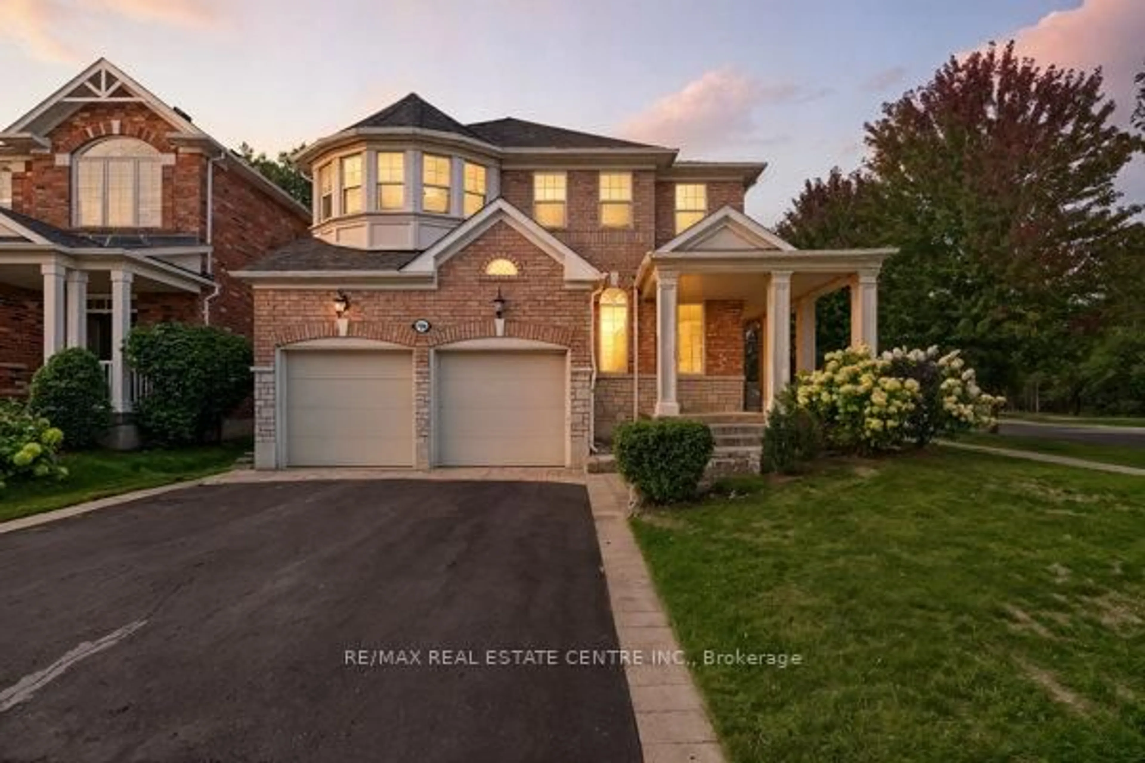 Home with brick exterior material, street for 122 Wood Rim Dr, Richmond Hill Ontario L4E 4N8