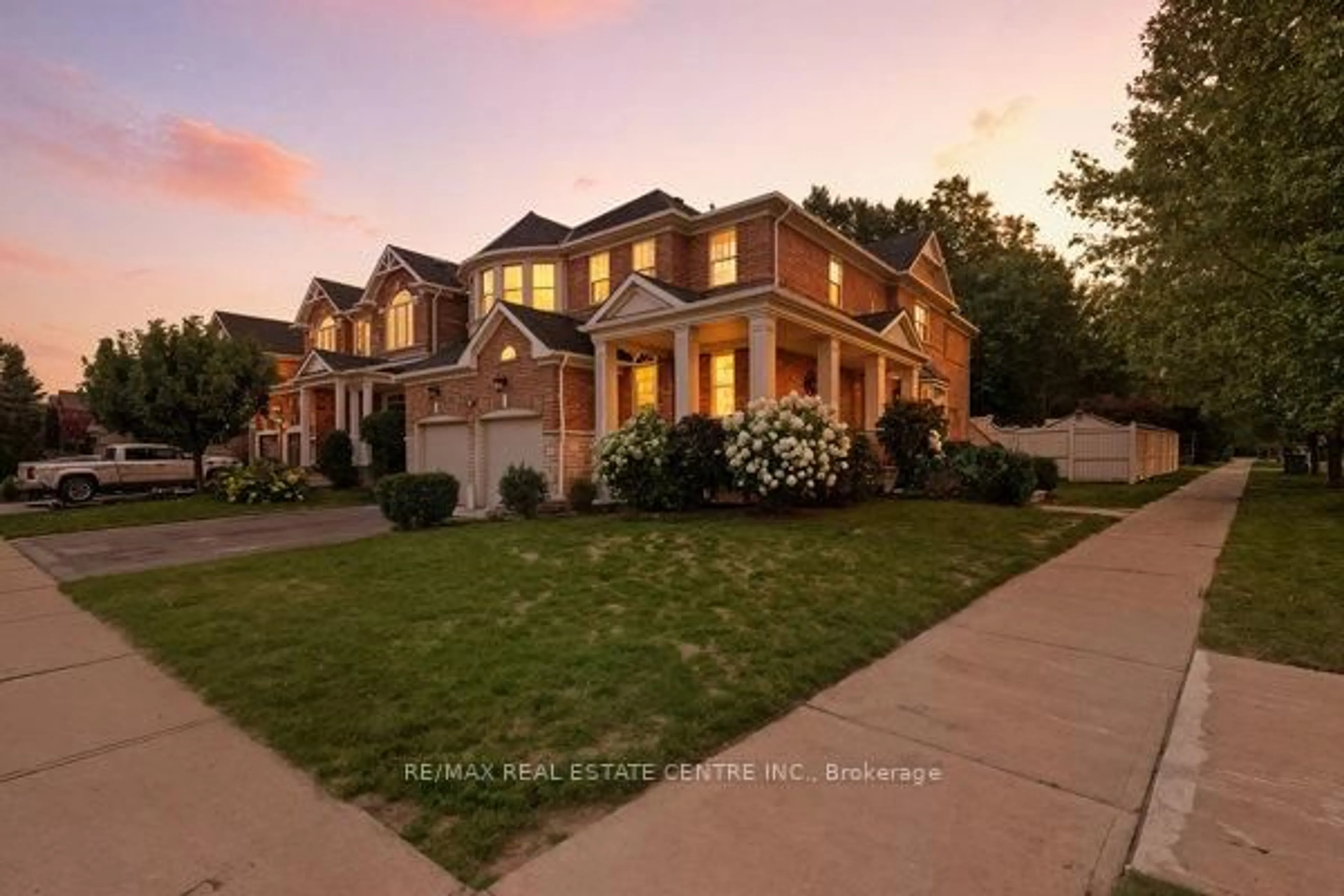 Home with brick exterior material, street for 122 Wood Rim Dr, Richmond Hill Ontario L4E 4N8