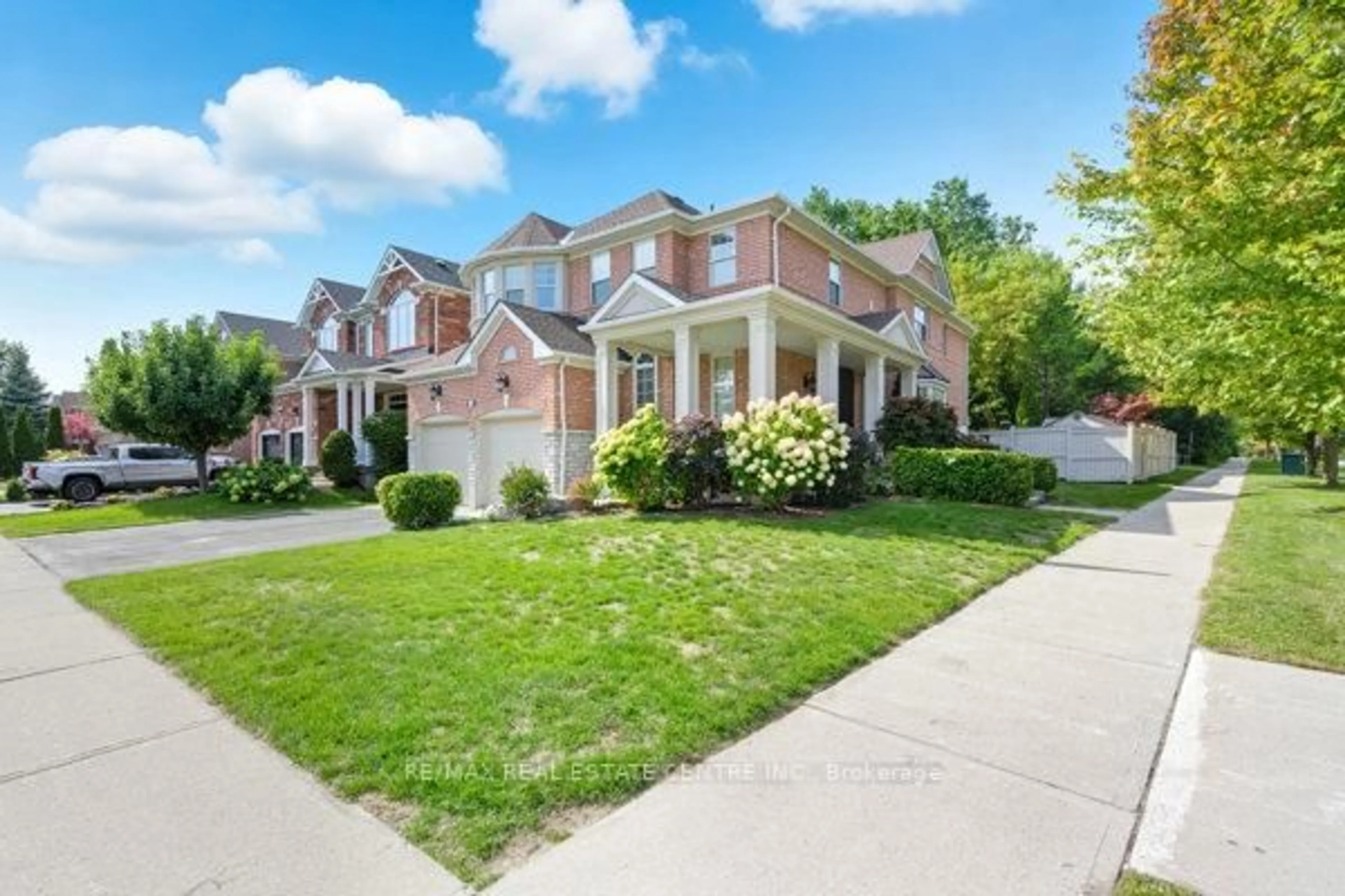 Home with brick exterior material, street for 122 Wood Rim Dr, Richmond Hill Ontario L4E 4N8